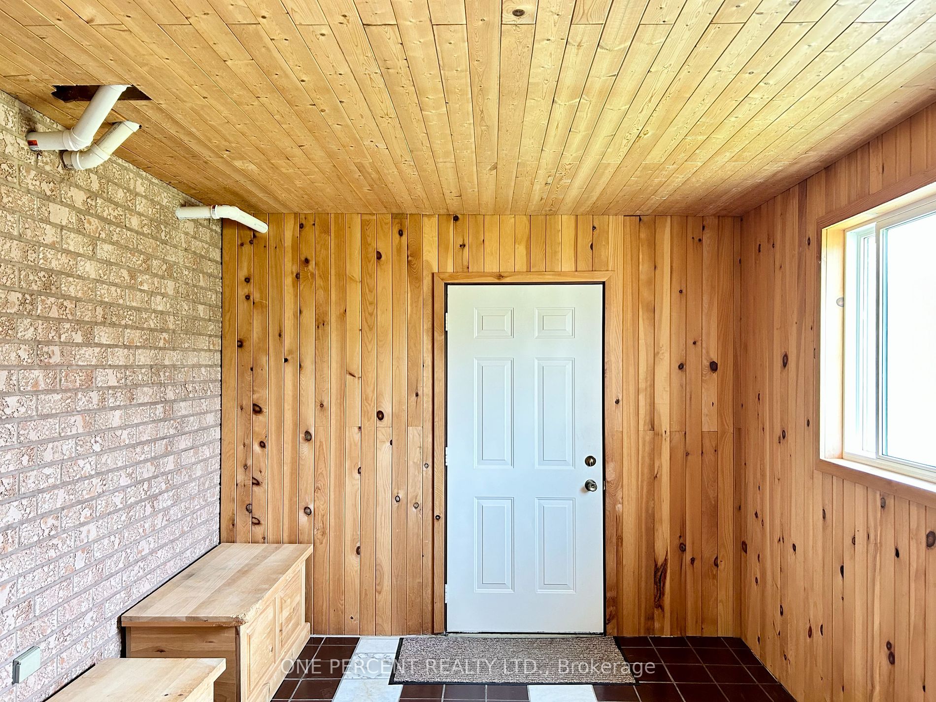 252 Lakeshore Road N
