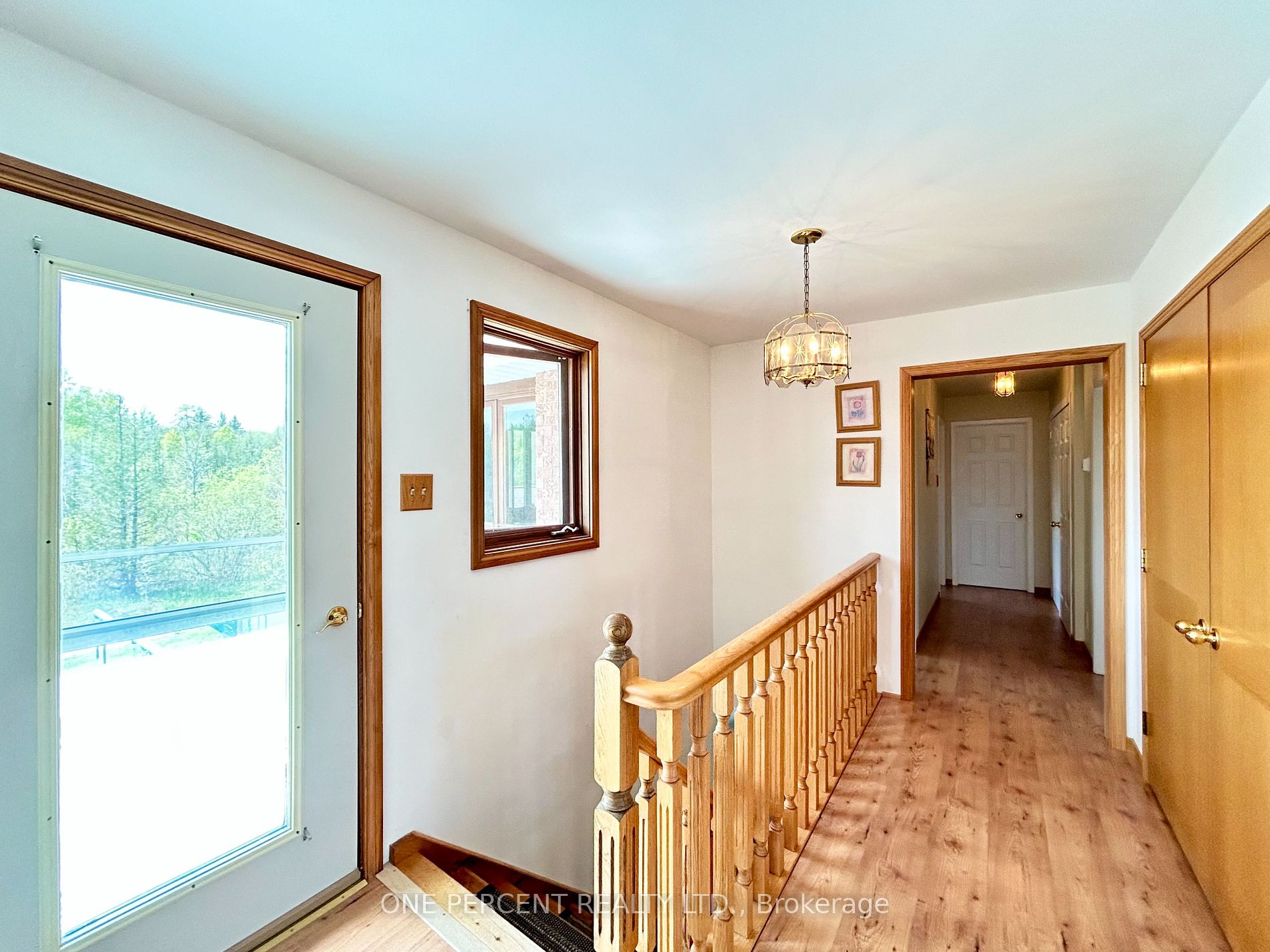 252 Lakeshore Road N