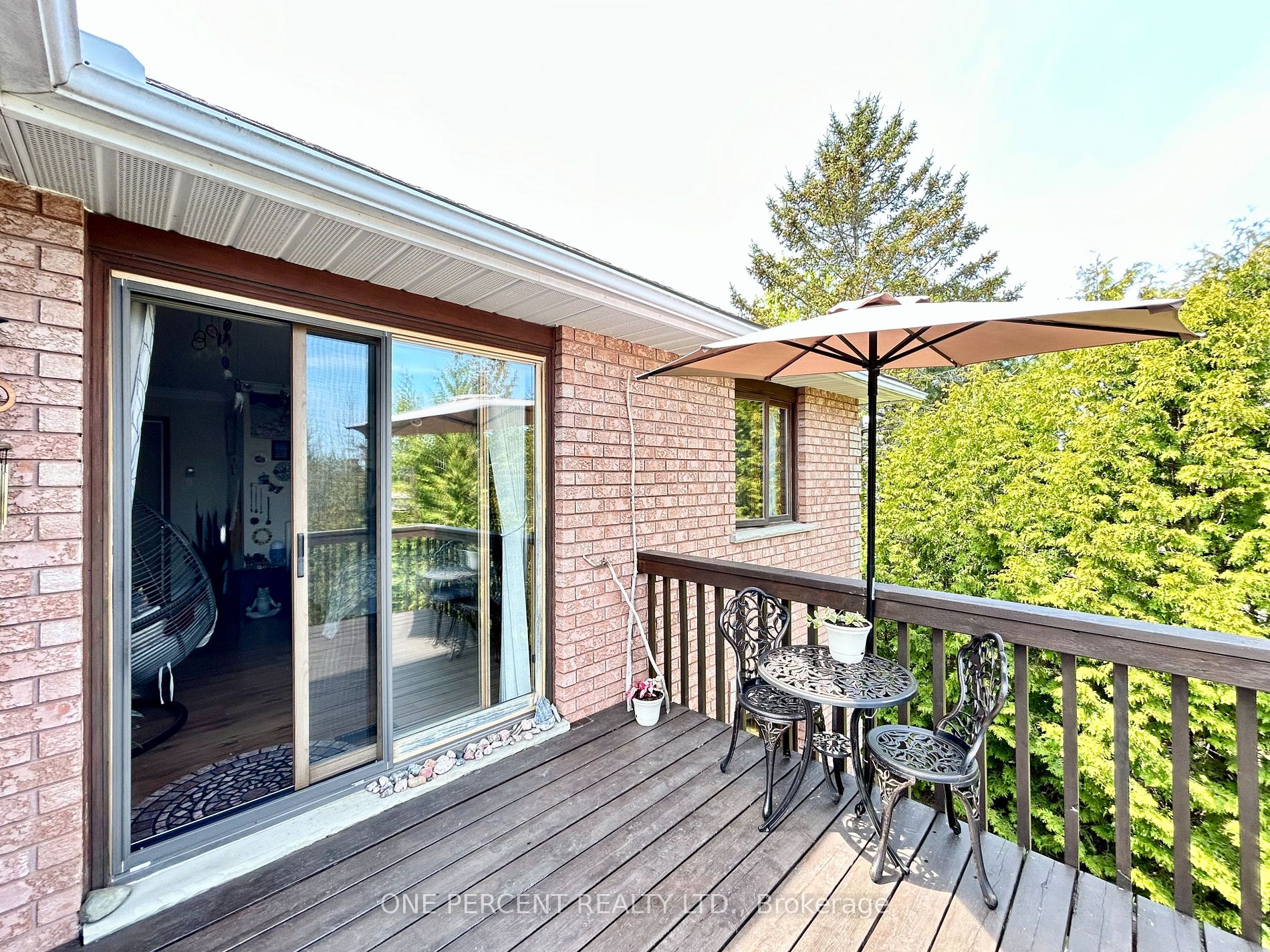 252 Lakeshore Road N