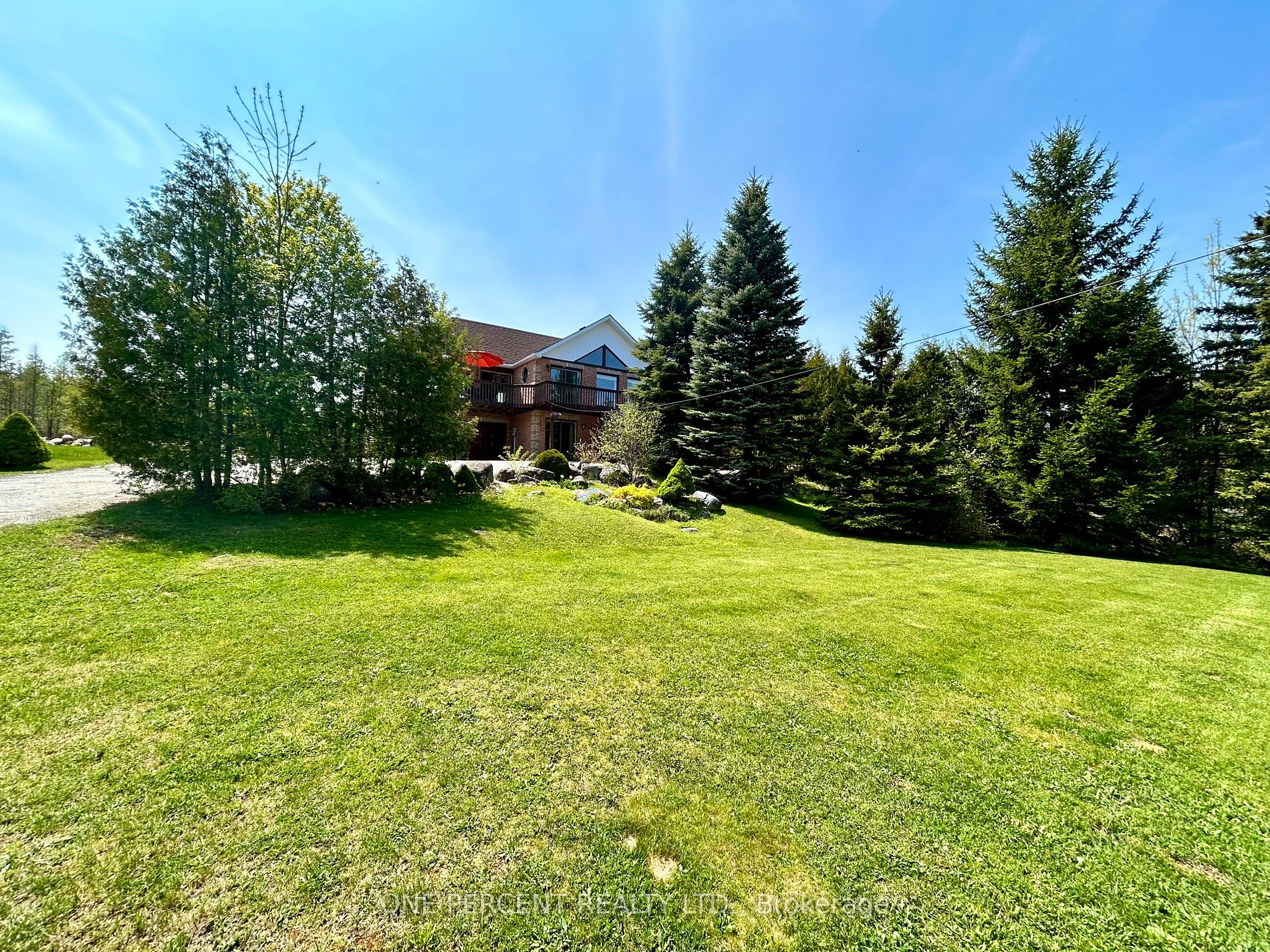 252 Lakeshore Road N