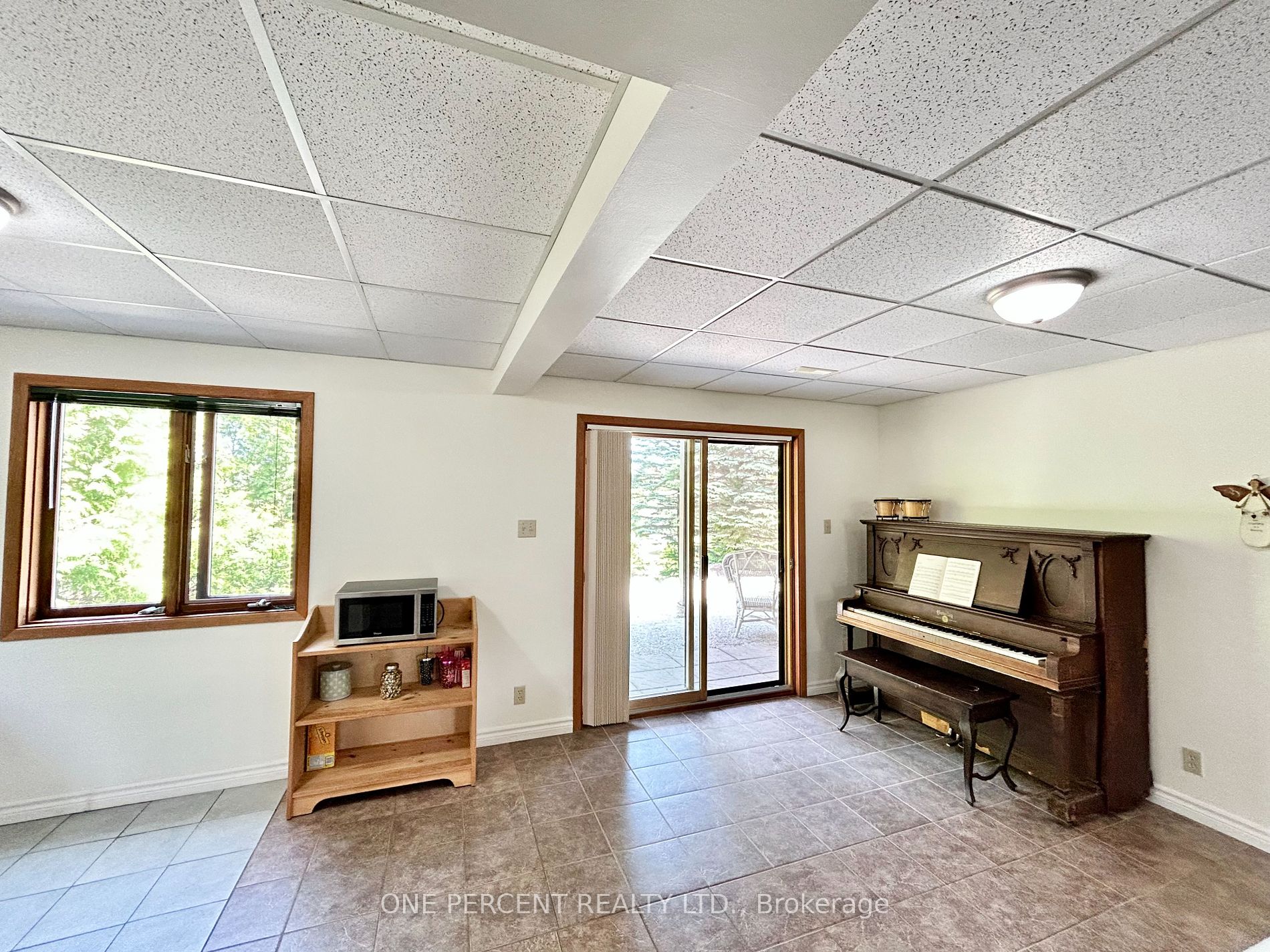 252 Lakeshore Road N