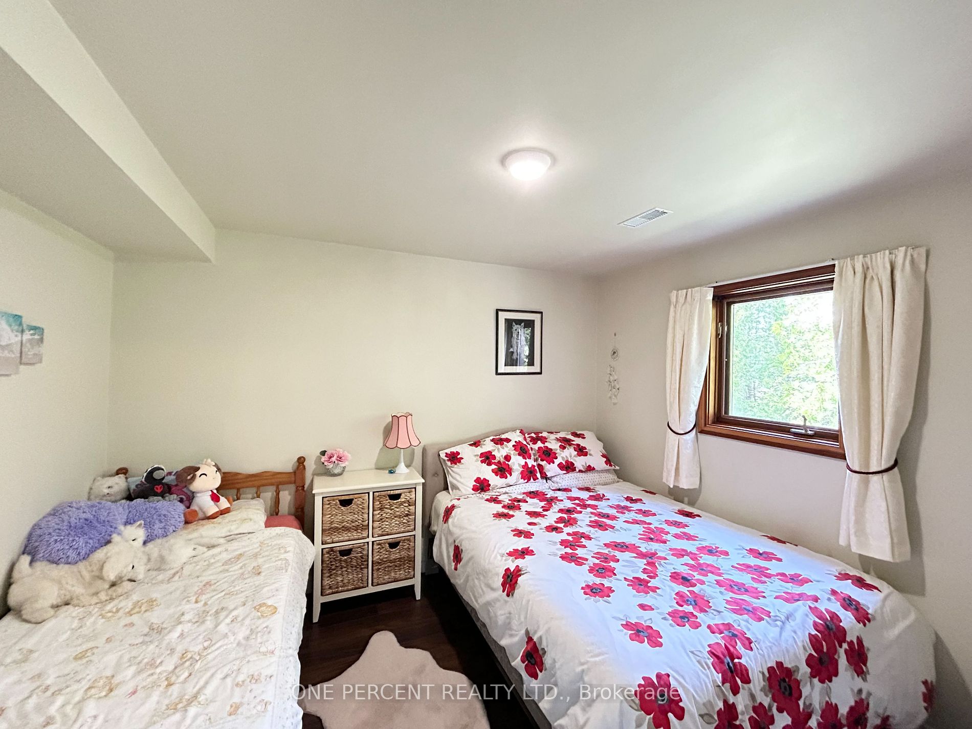 252 Lakeshore Road N