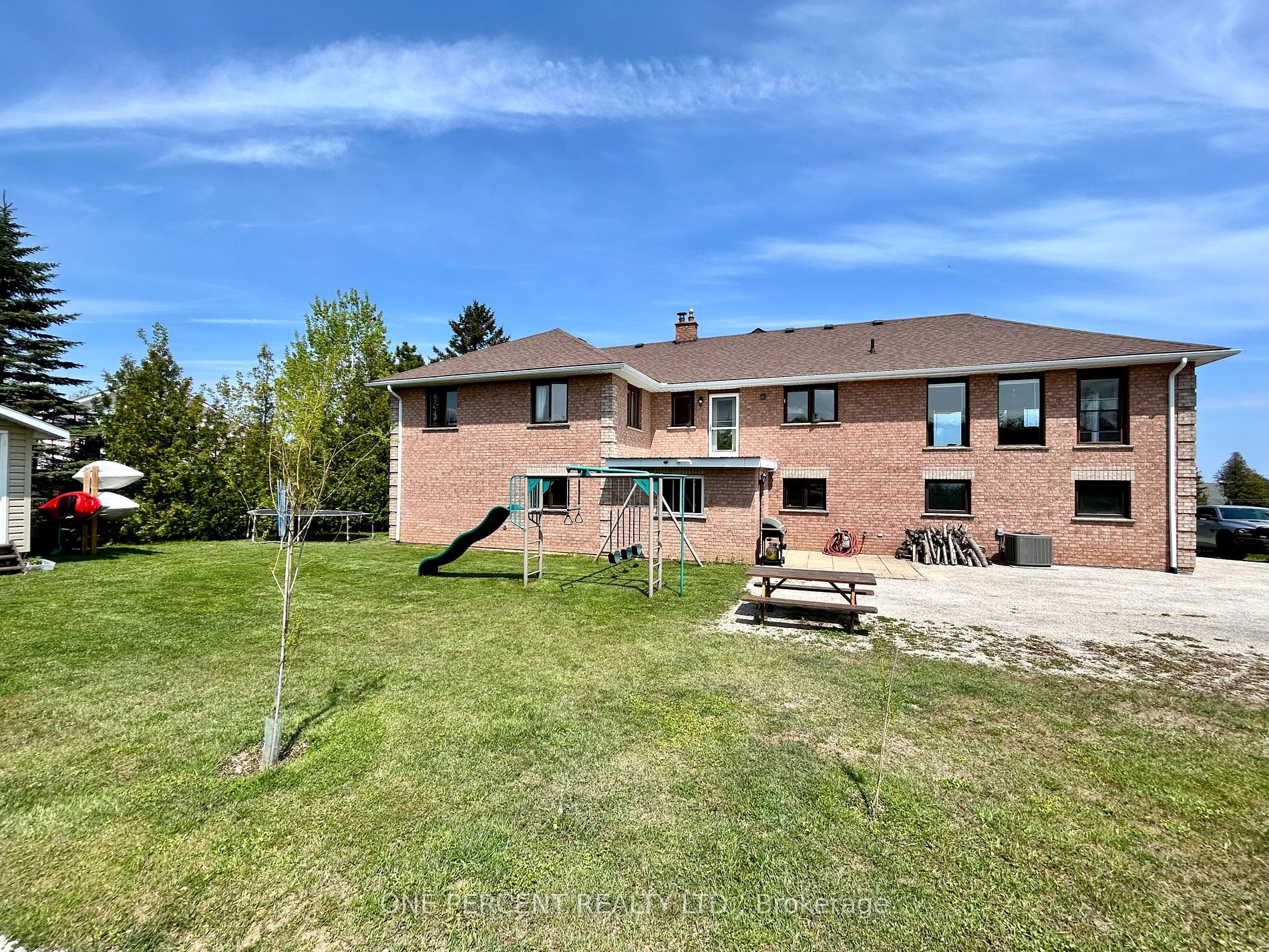 252 Lakeshore Road N