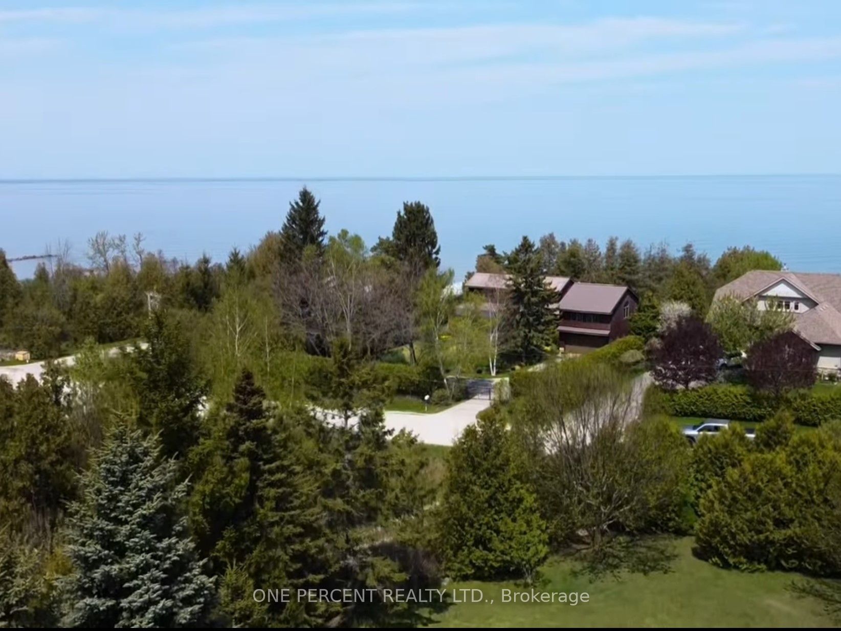 252 Lakeshore Road N
