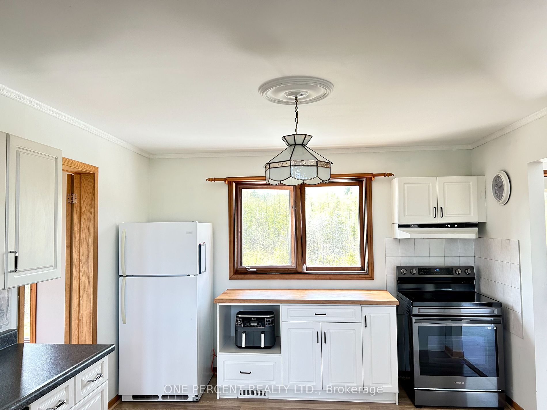 252 Lakeshore Road N