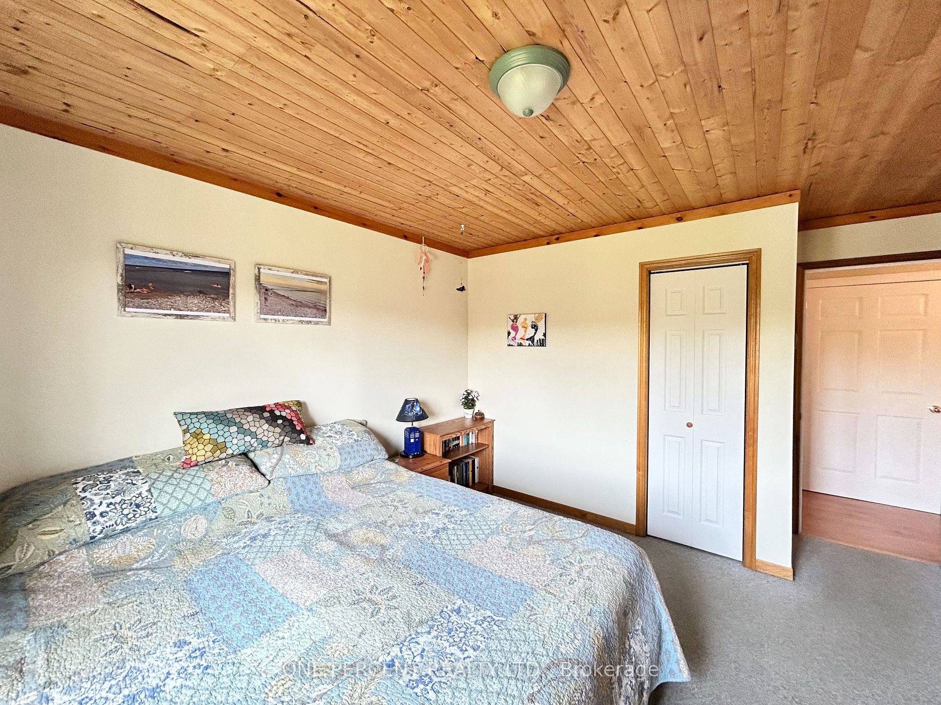 252 Lakeshore Road N