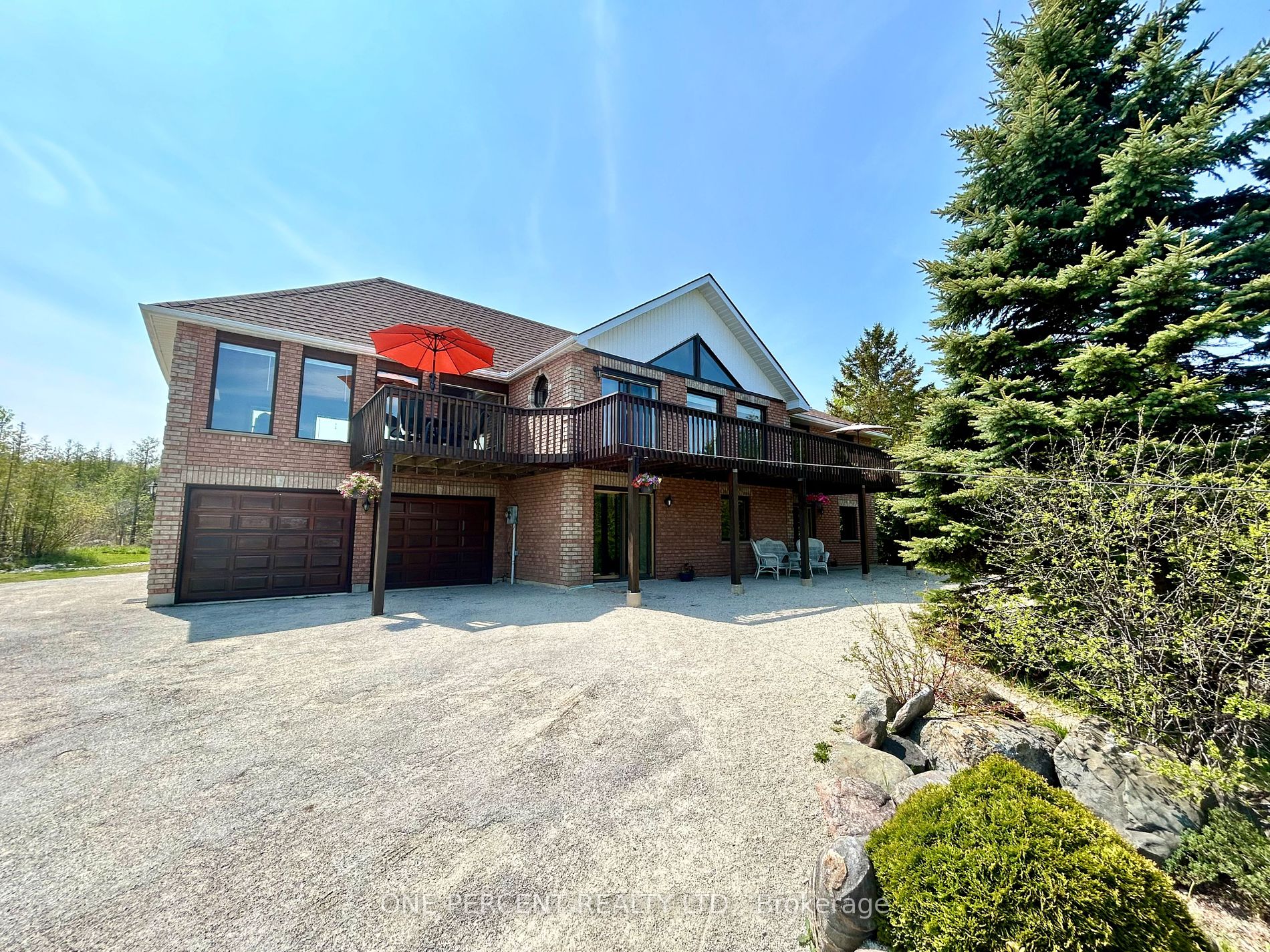 252 Lakeshore Road N