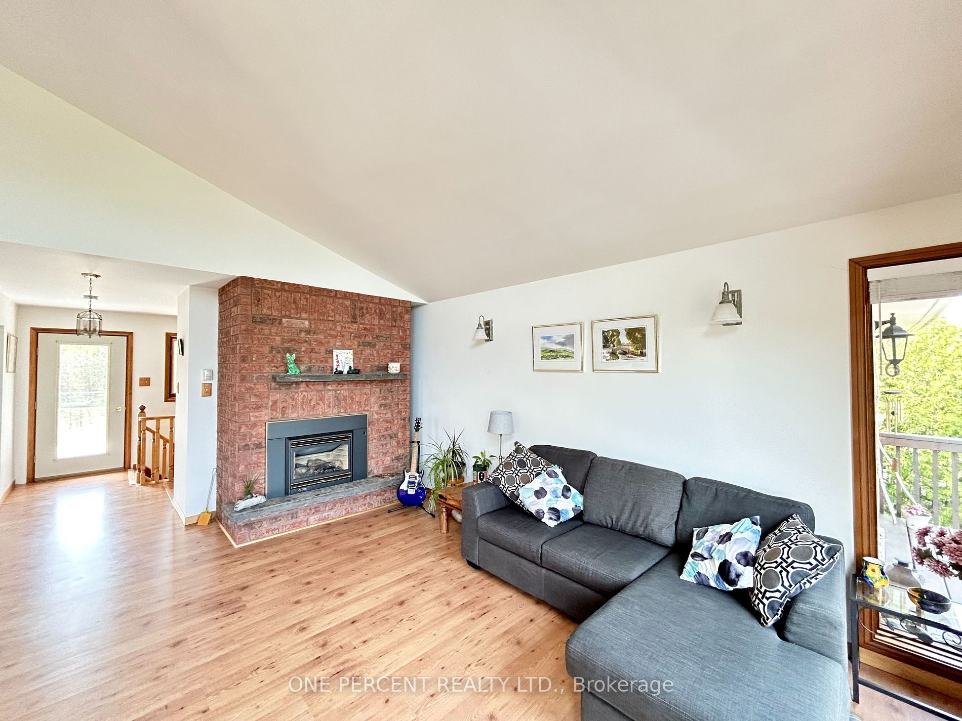 252 Lakeshore Road N