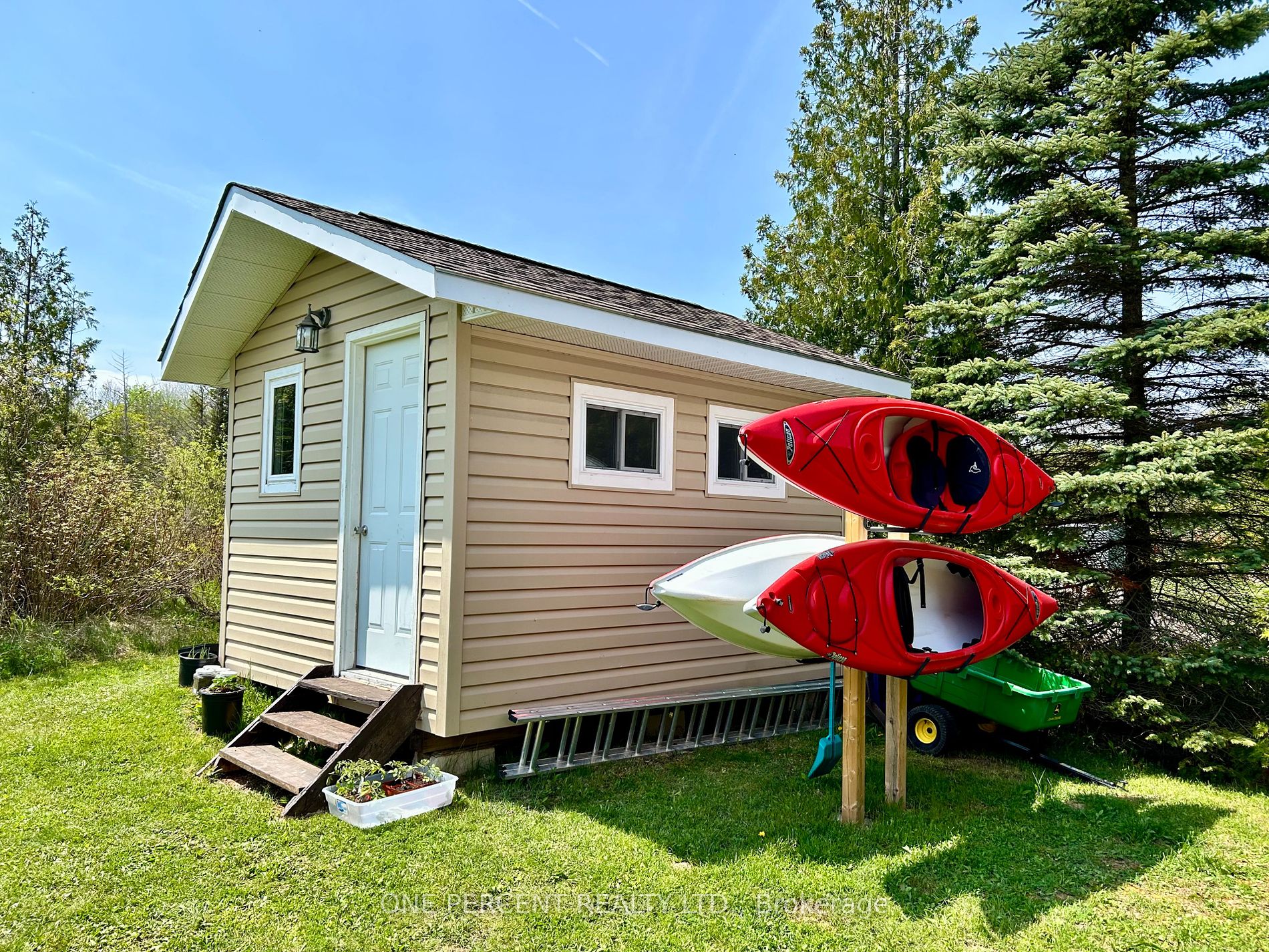 252 Lakeshore Road N