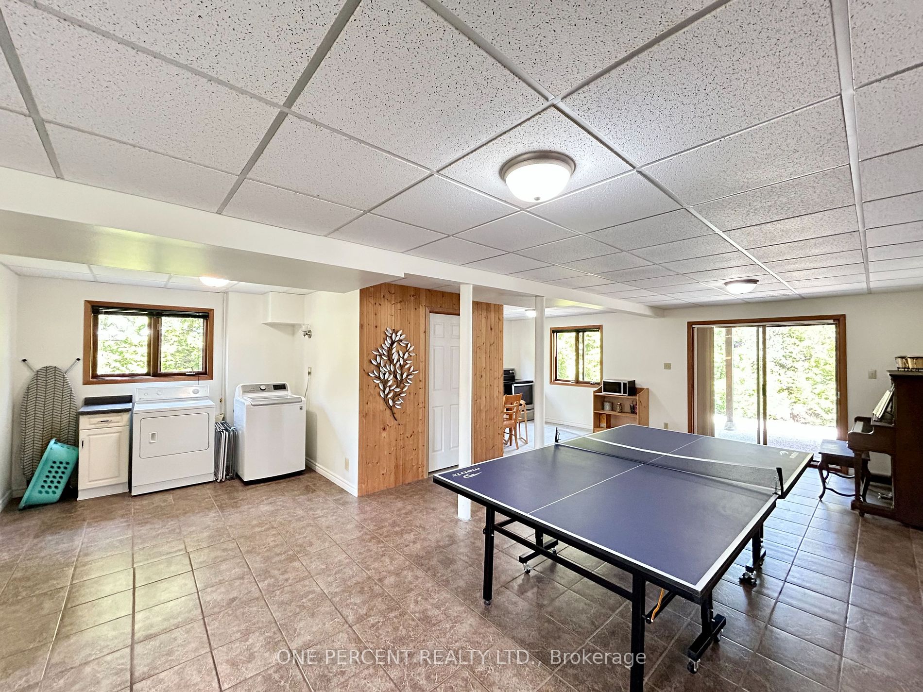 252 Lakeshore Road N