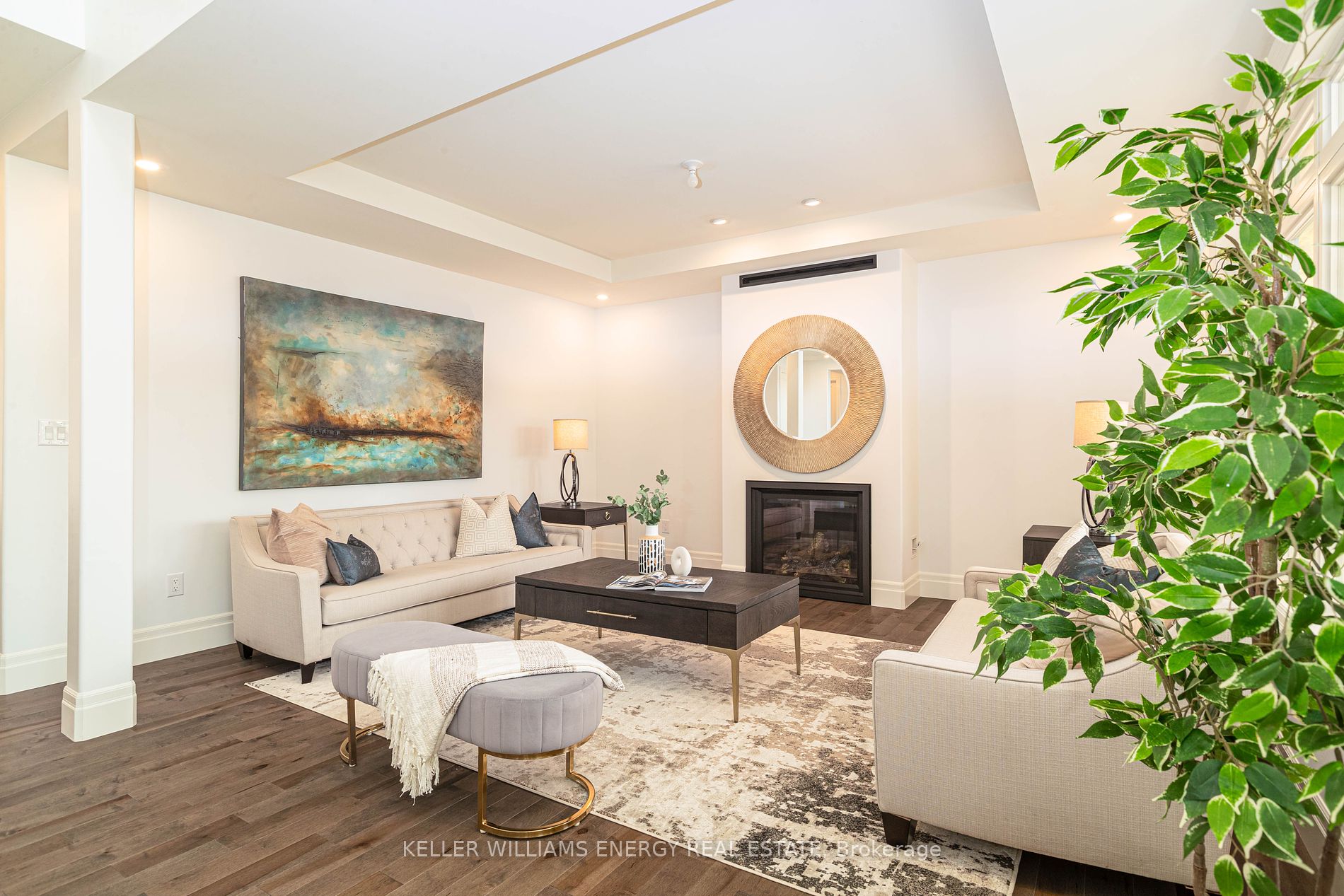 101 Villeneuve Drive