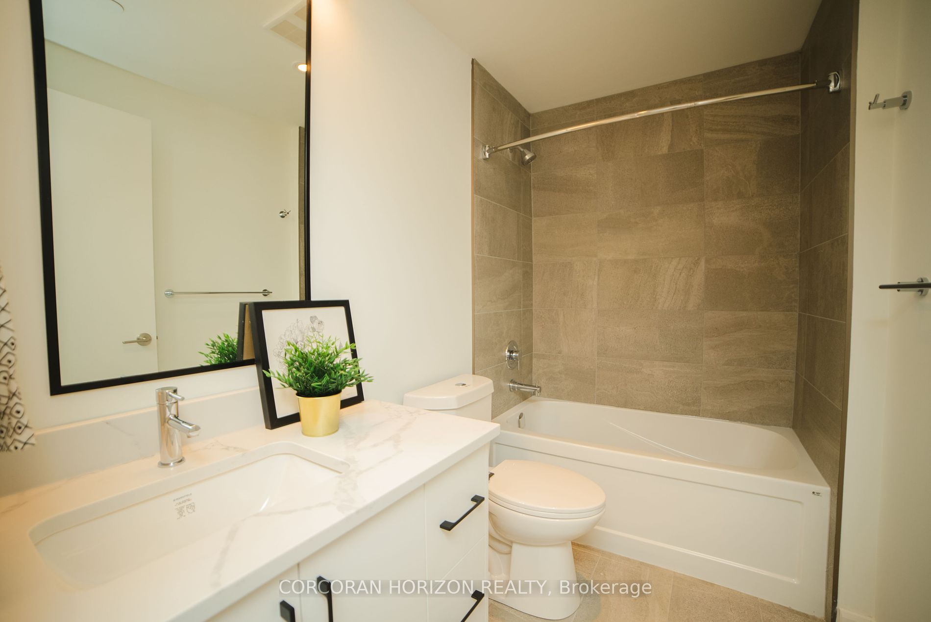 741 King Street W, #1302