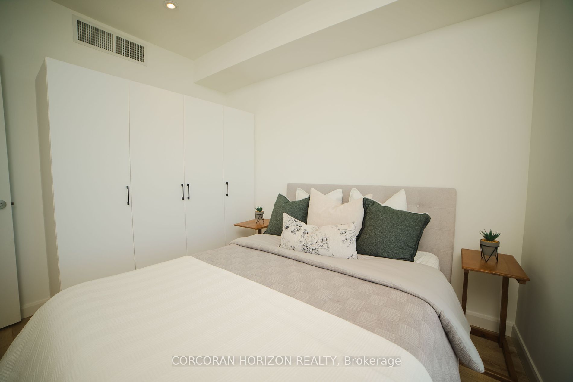 741 King Street W, #1302