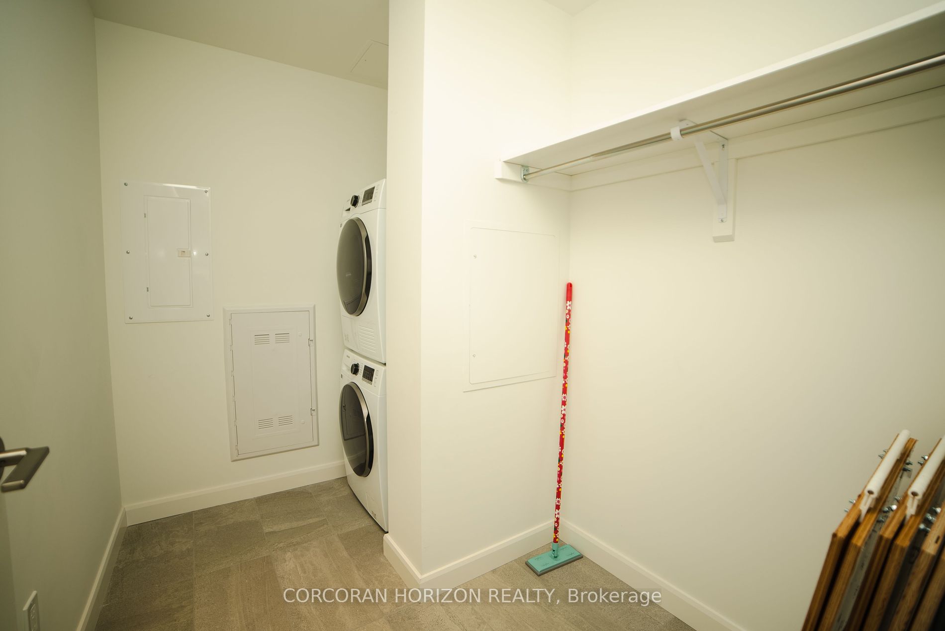 741 King Street W, #1302