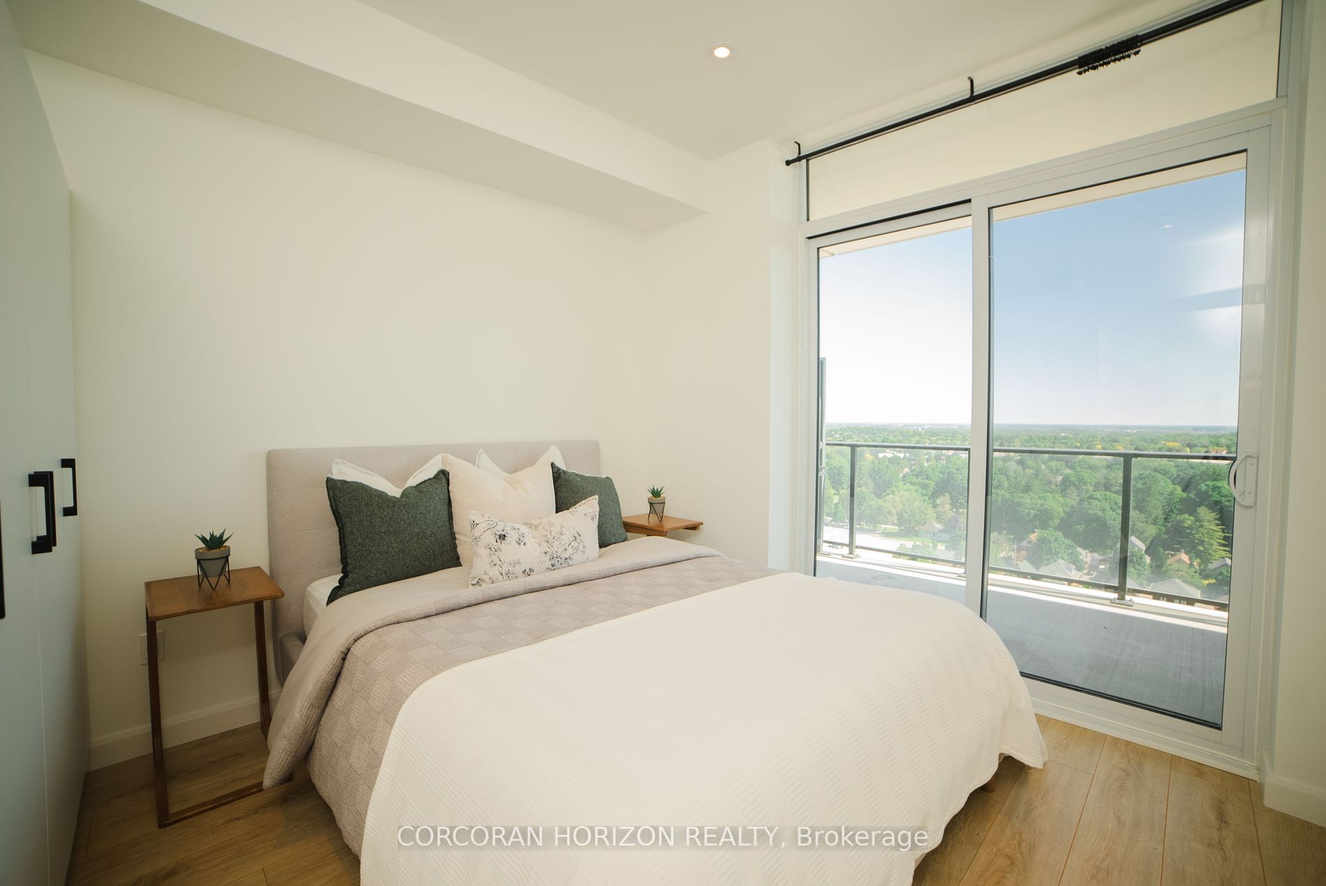 741 King Street W, #1302