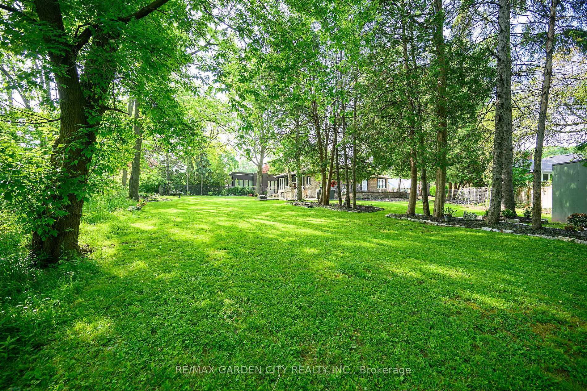 16 Freeland Court