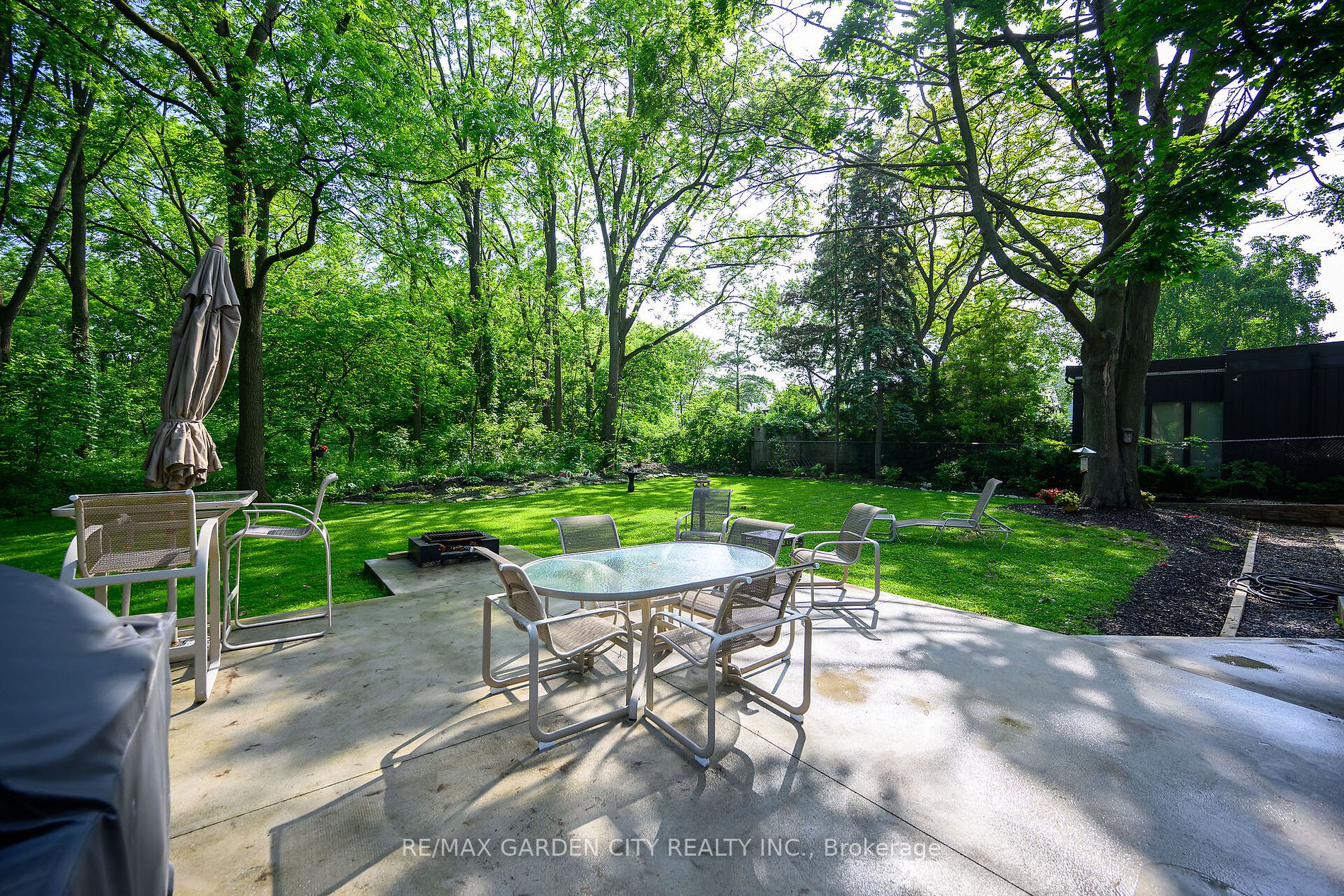16 Freeland Court