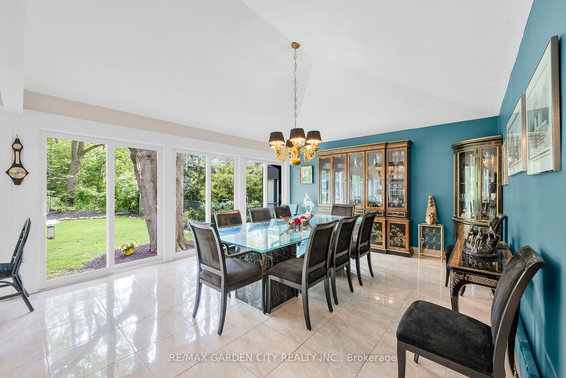 16 Freeland Court