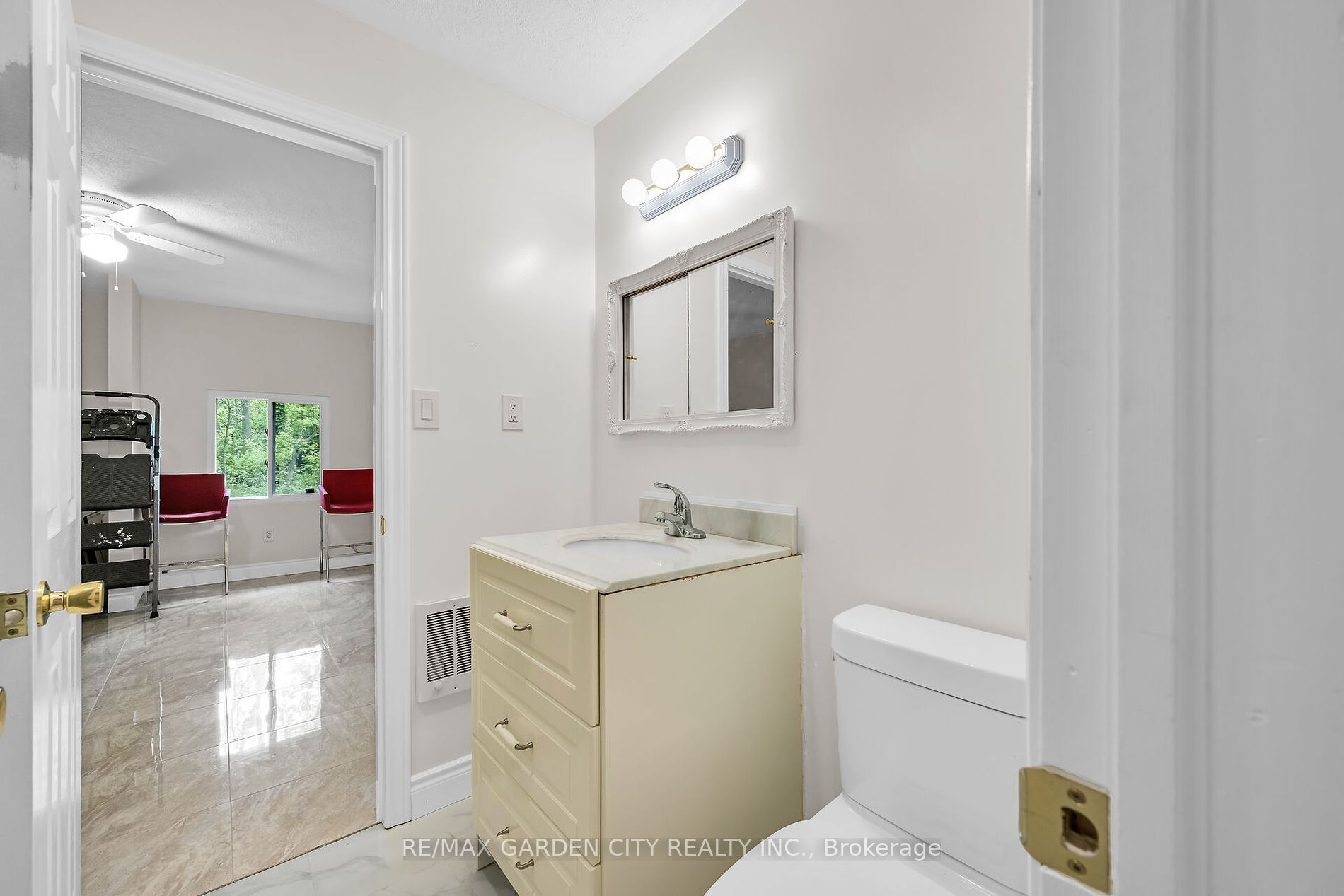 16 Freeland Court