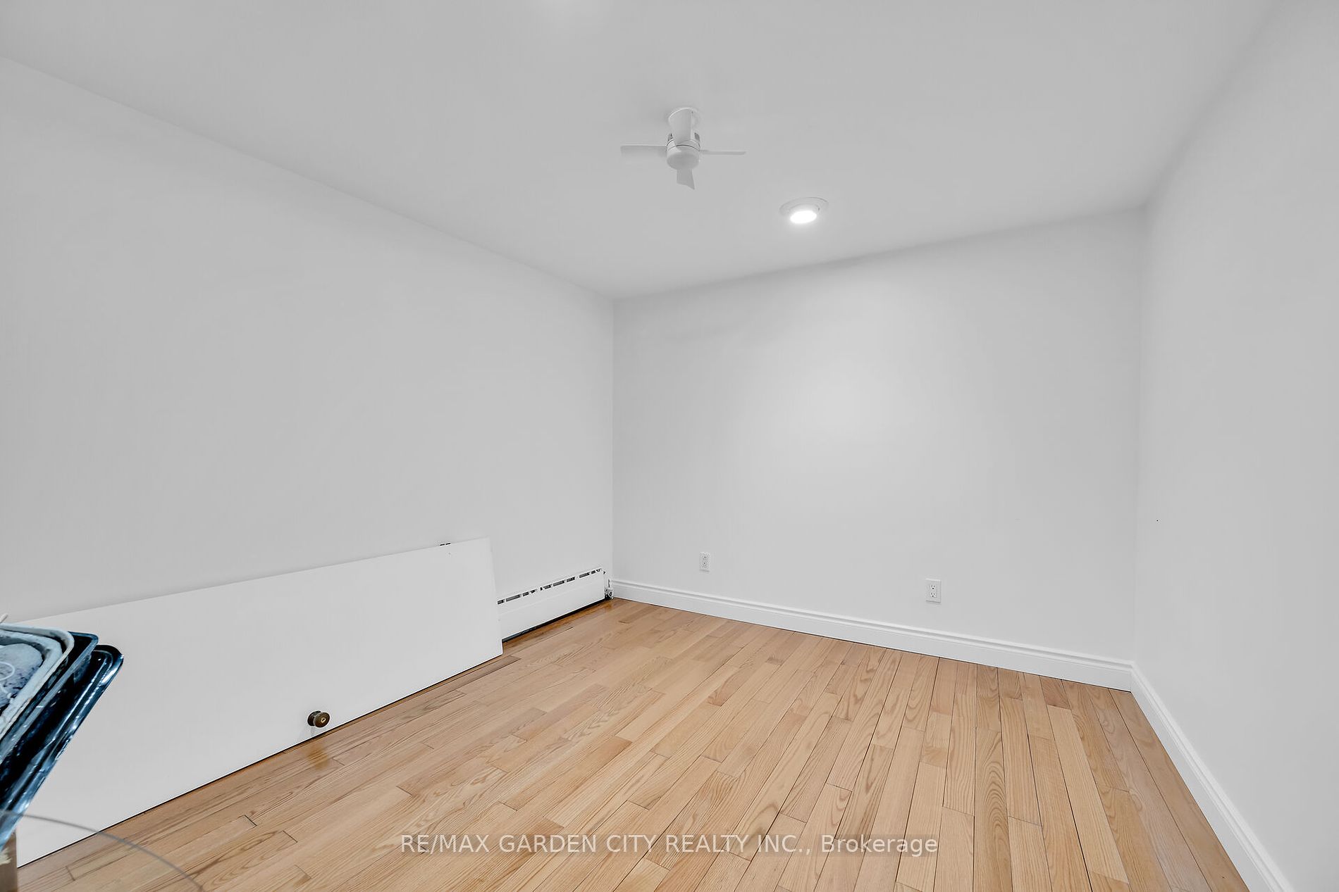 16 Freeland Court