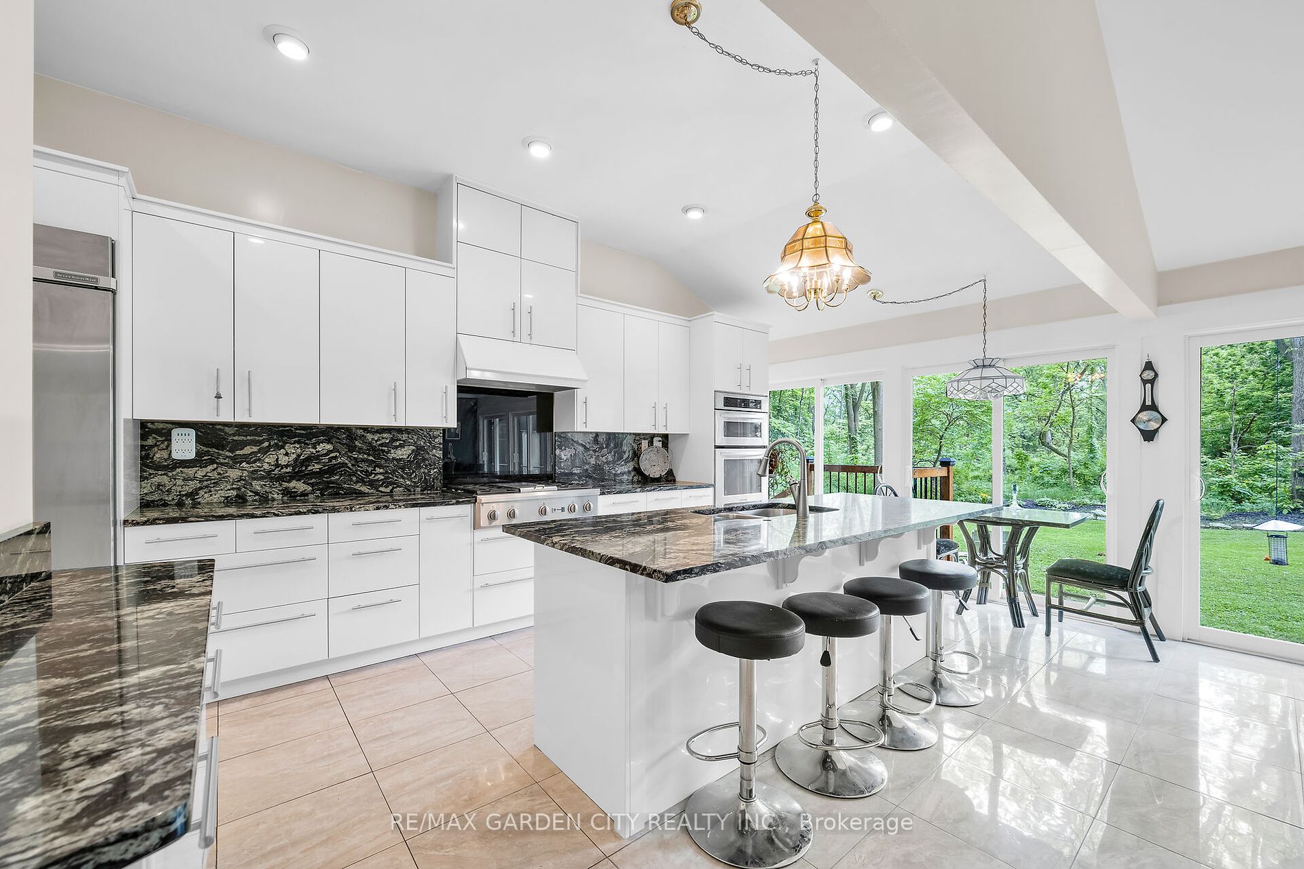 16 Freeland Court