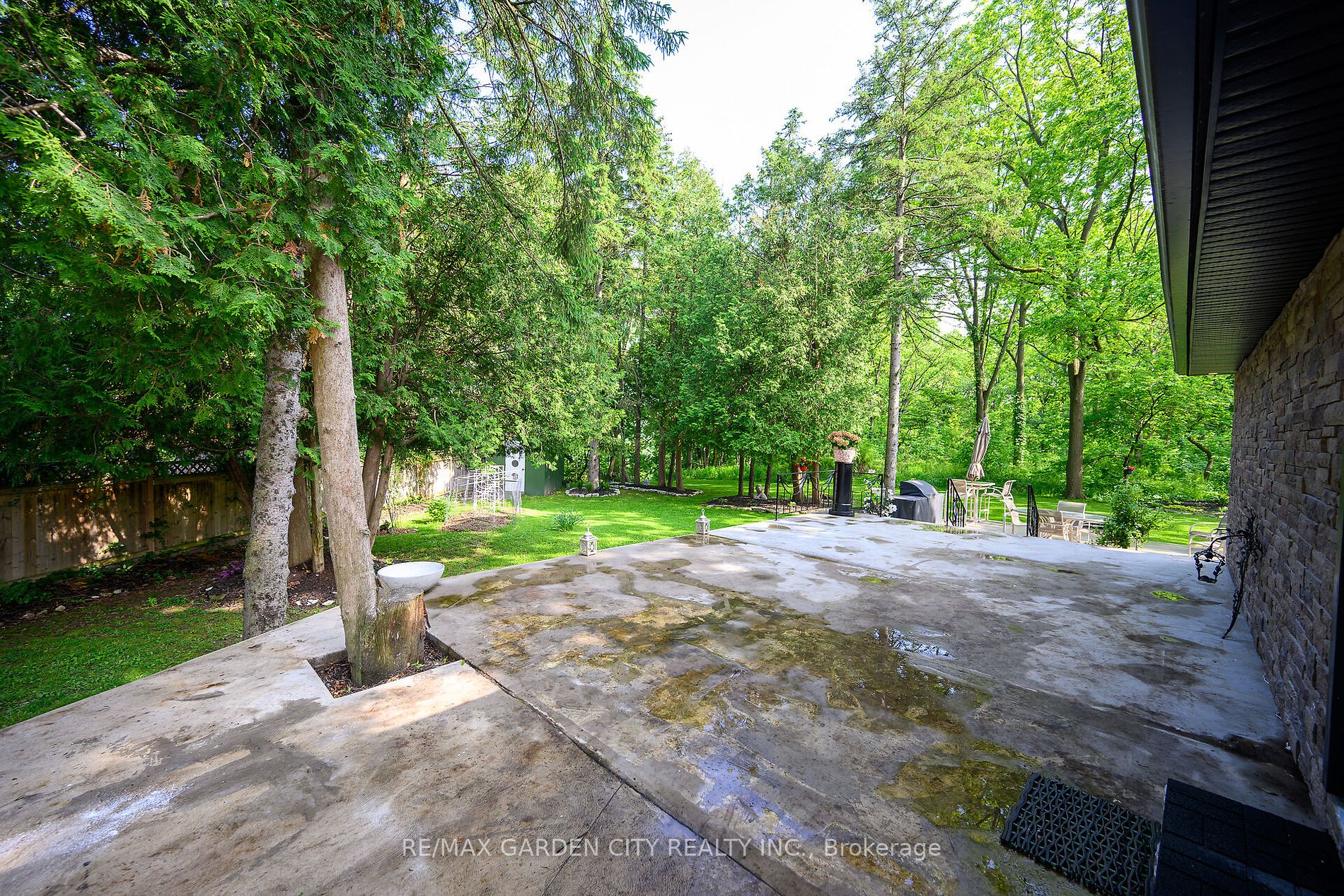 16 Freeland Court