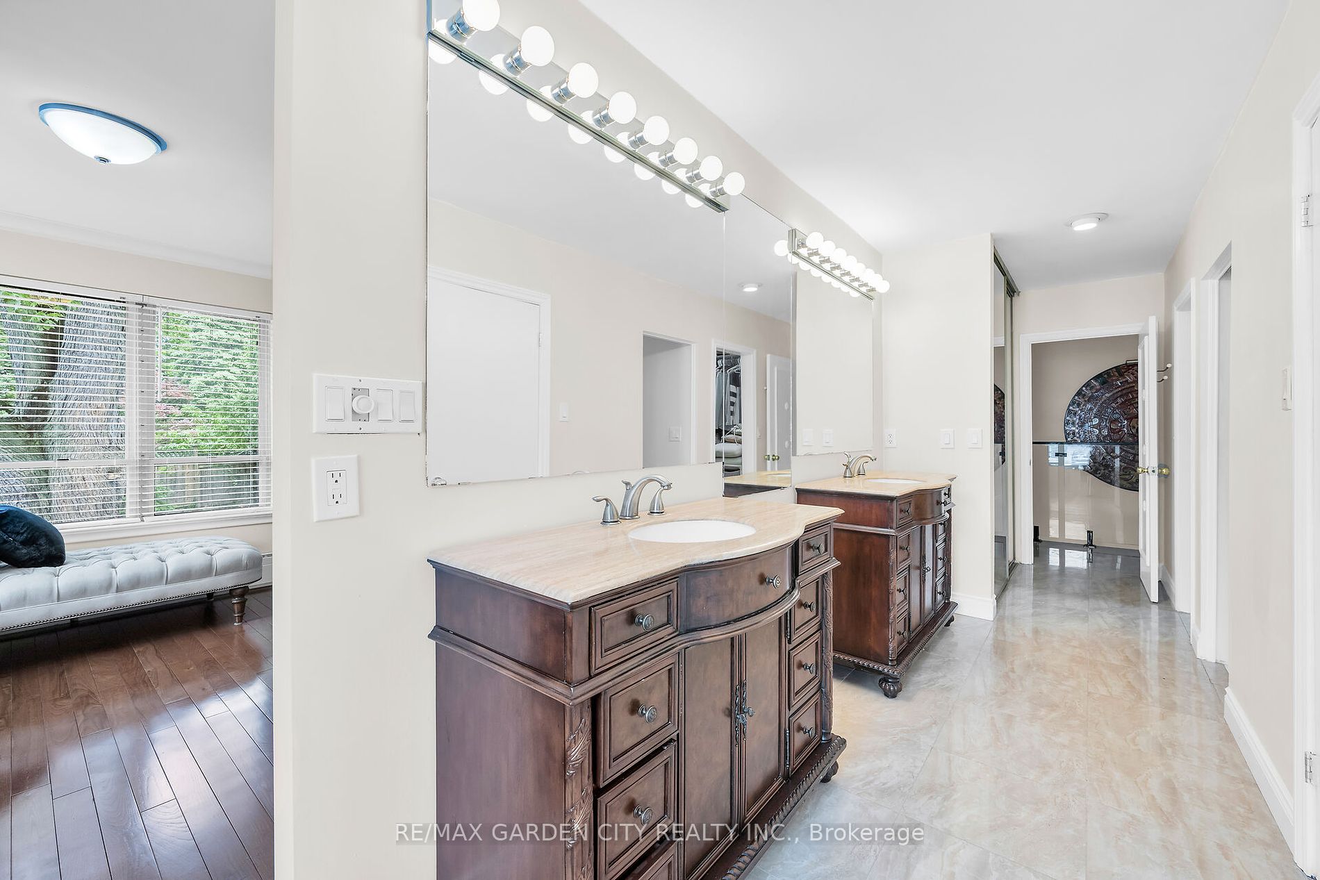 16 Freeland Court