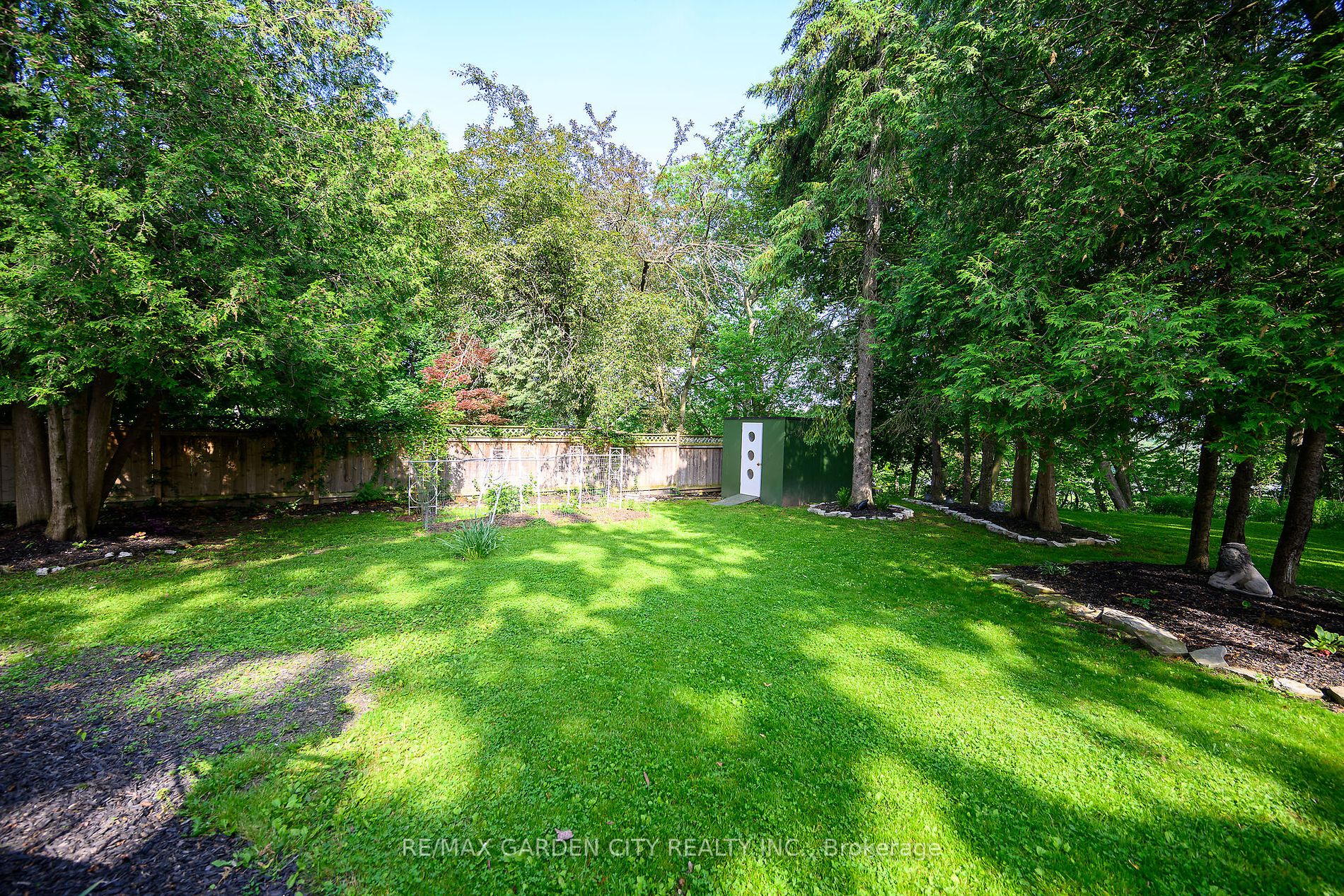 16 Freeland Court