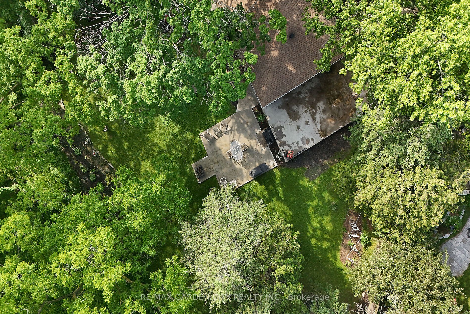 16 Freeland Court