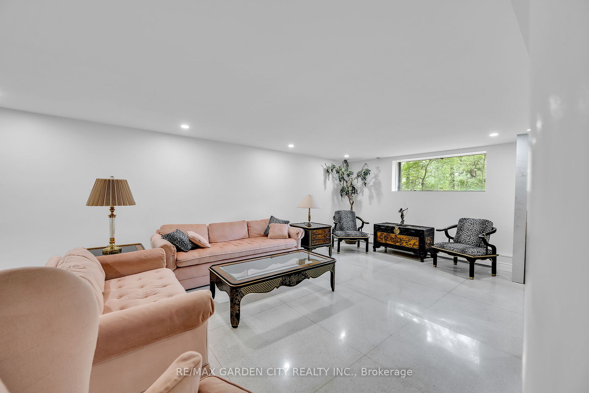 16 Freeland Court