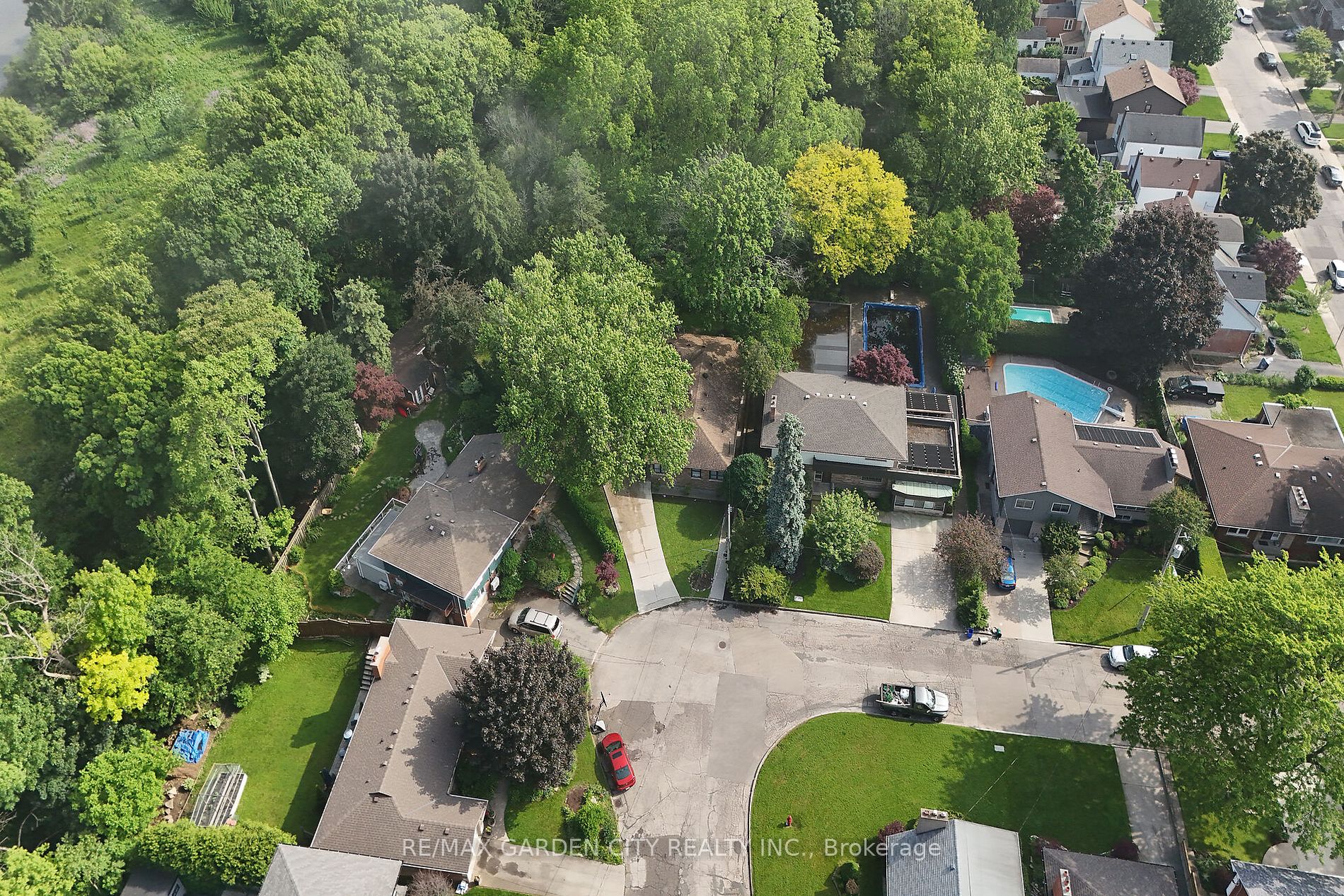 16 Freeland Court