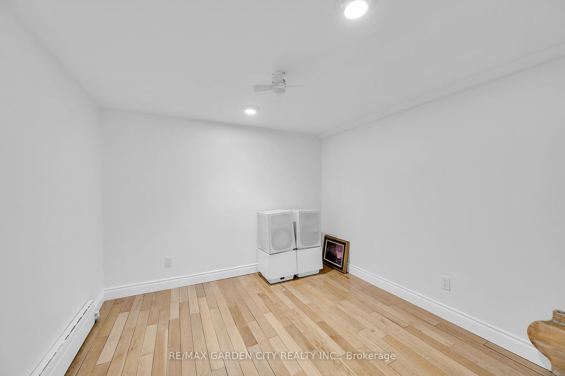 16 Freeland Court