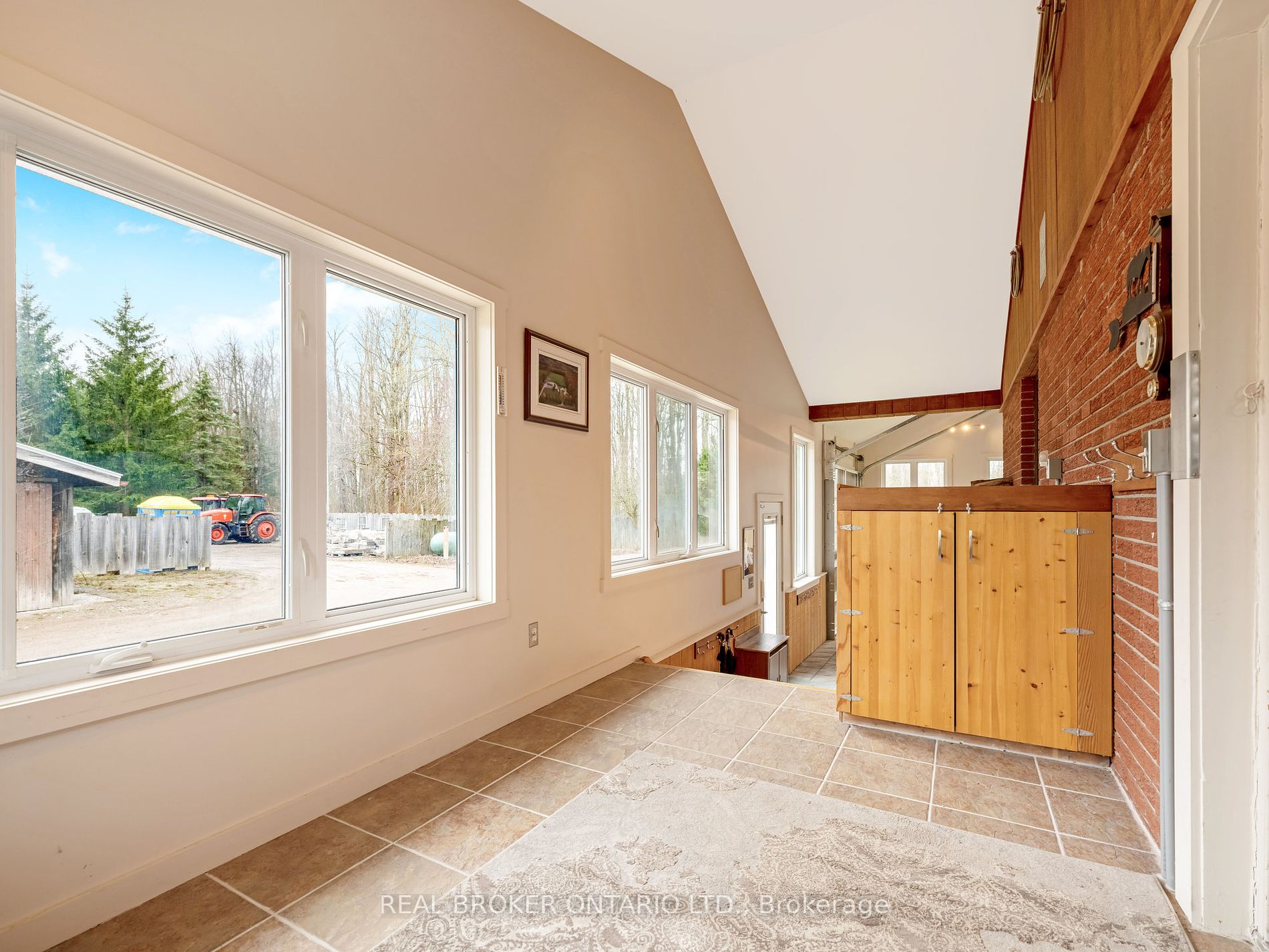 9149 Sideroad 24