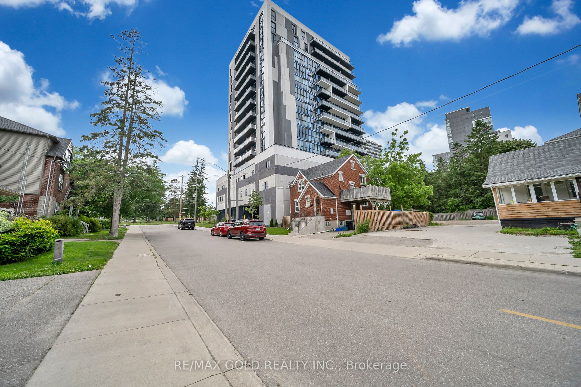 128 King Street N #803