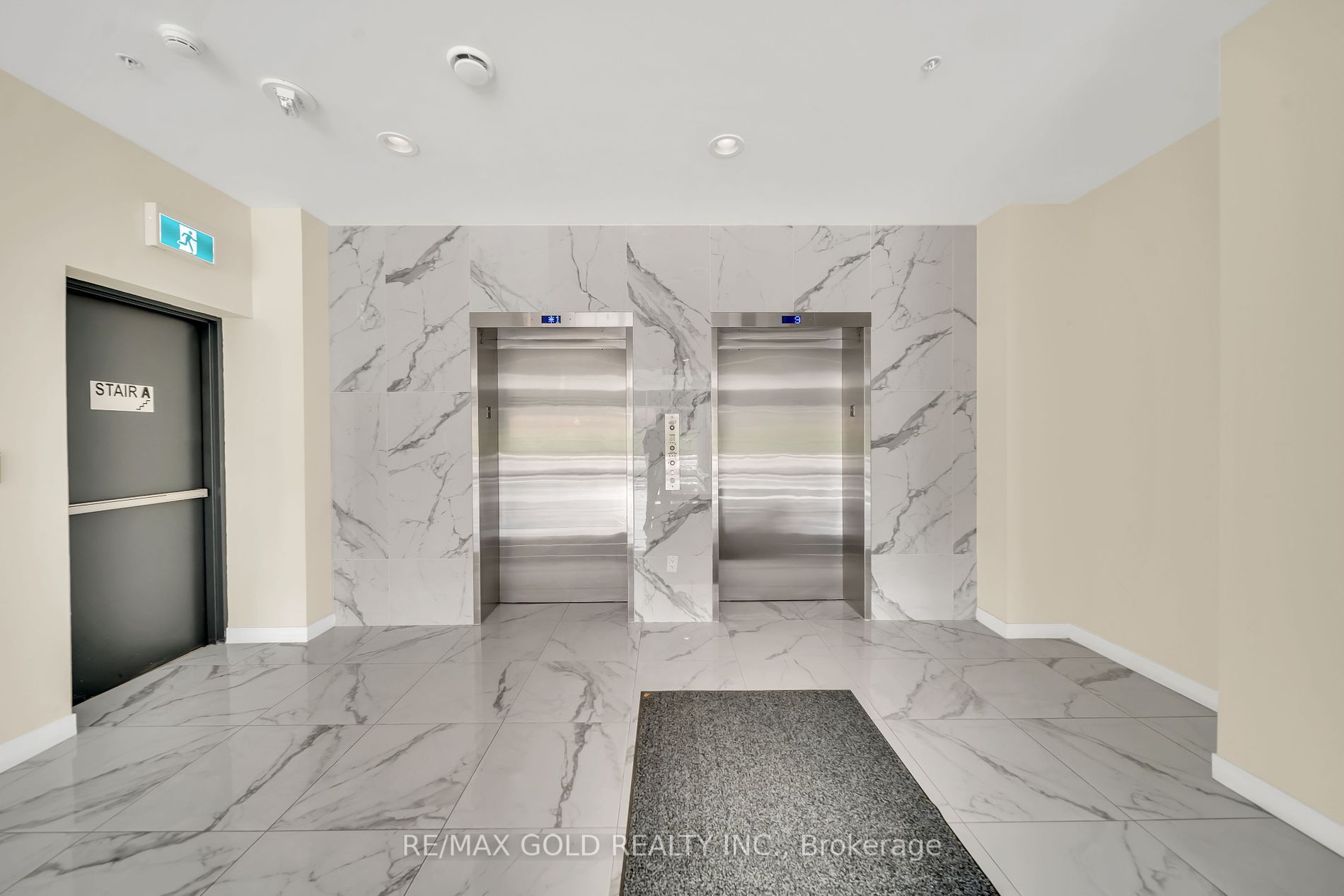 128 King Street N #803