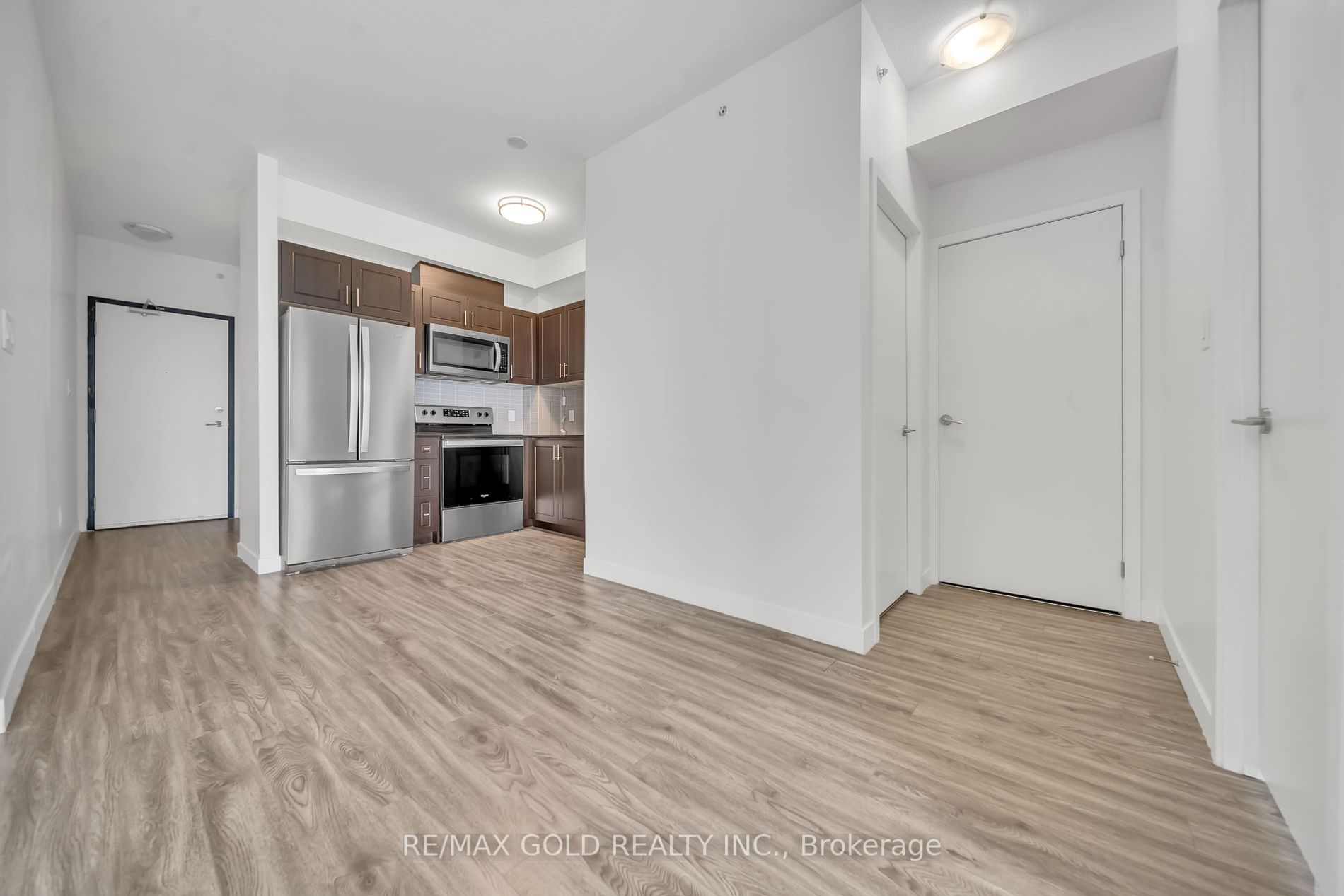 128 King Street N #803