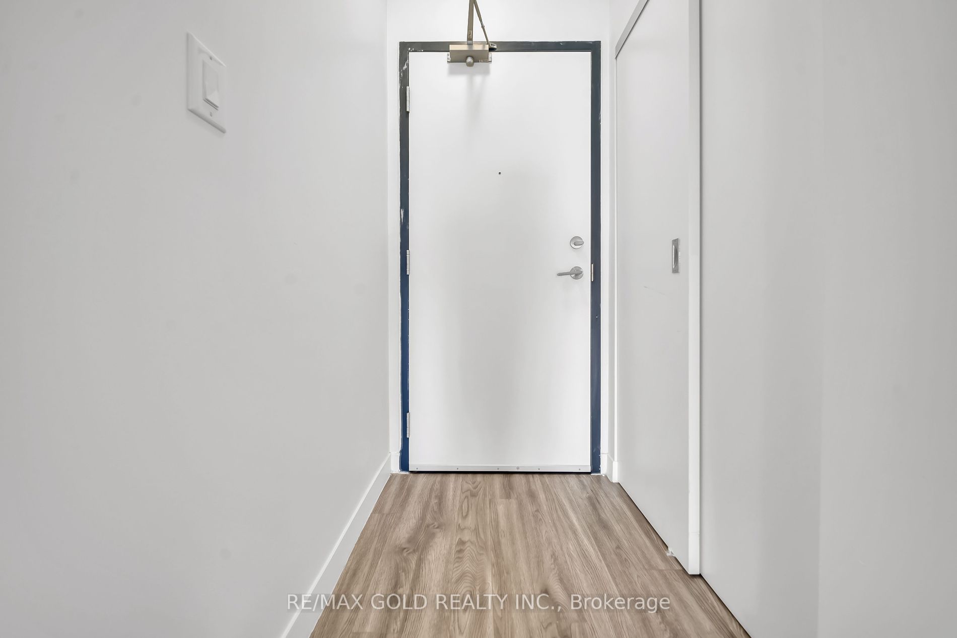 128 King Street N #803