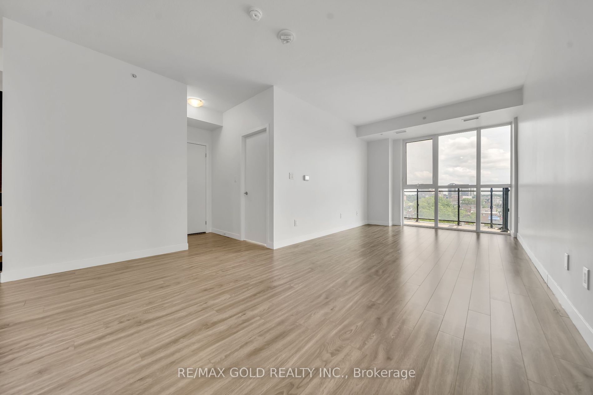 128 King Street N #803