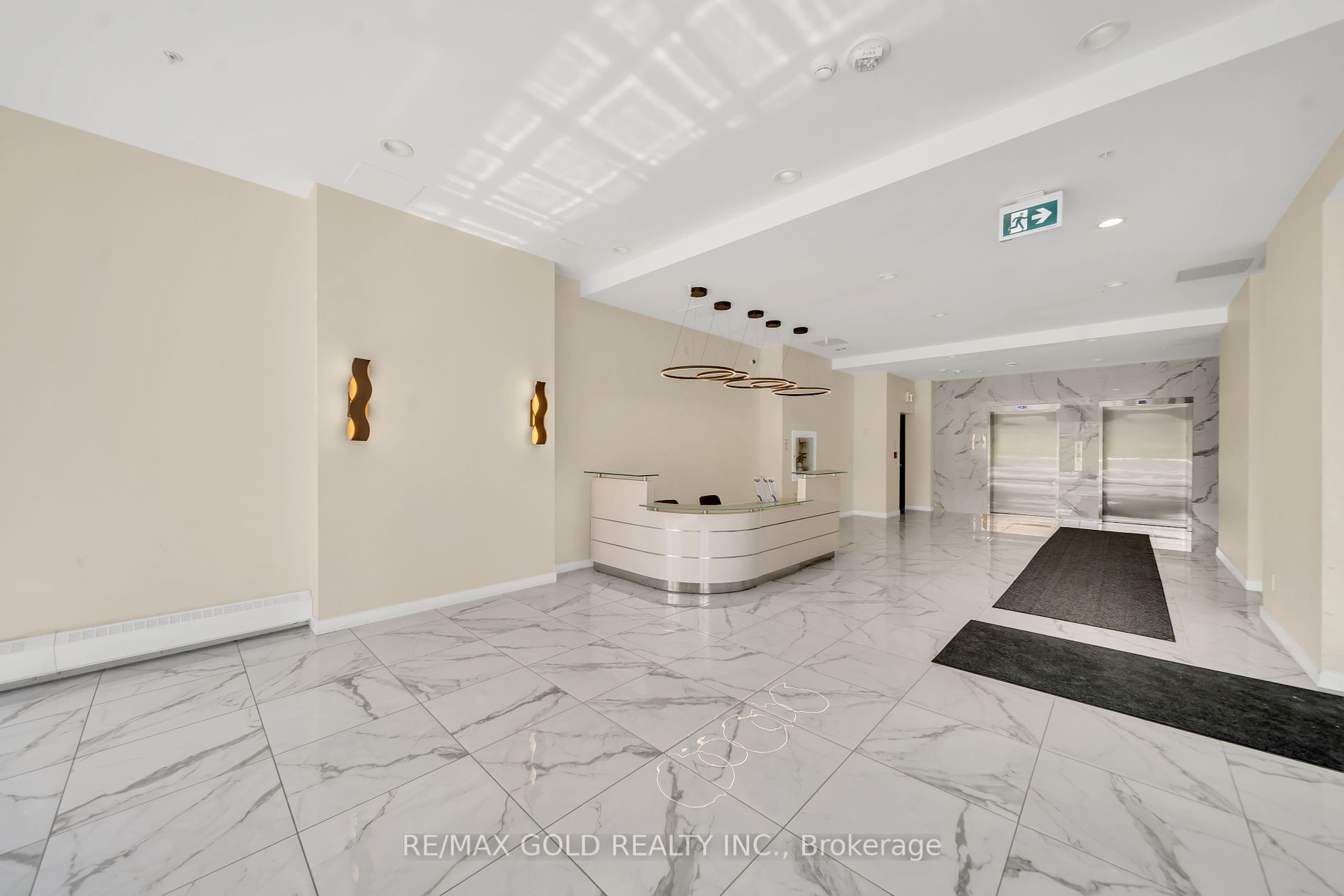 128 King Street N #803
