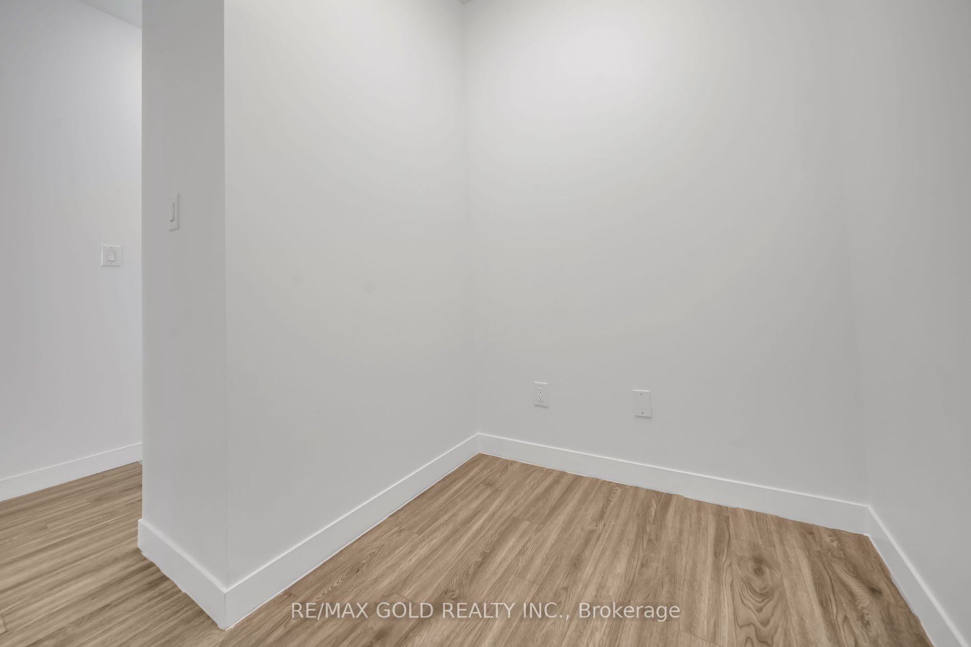 128 King Street N #803