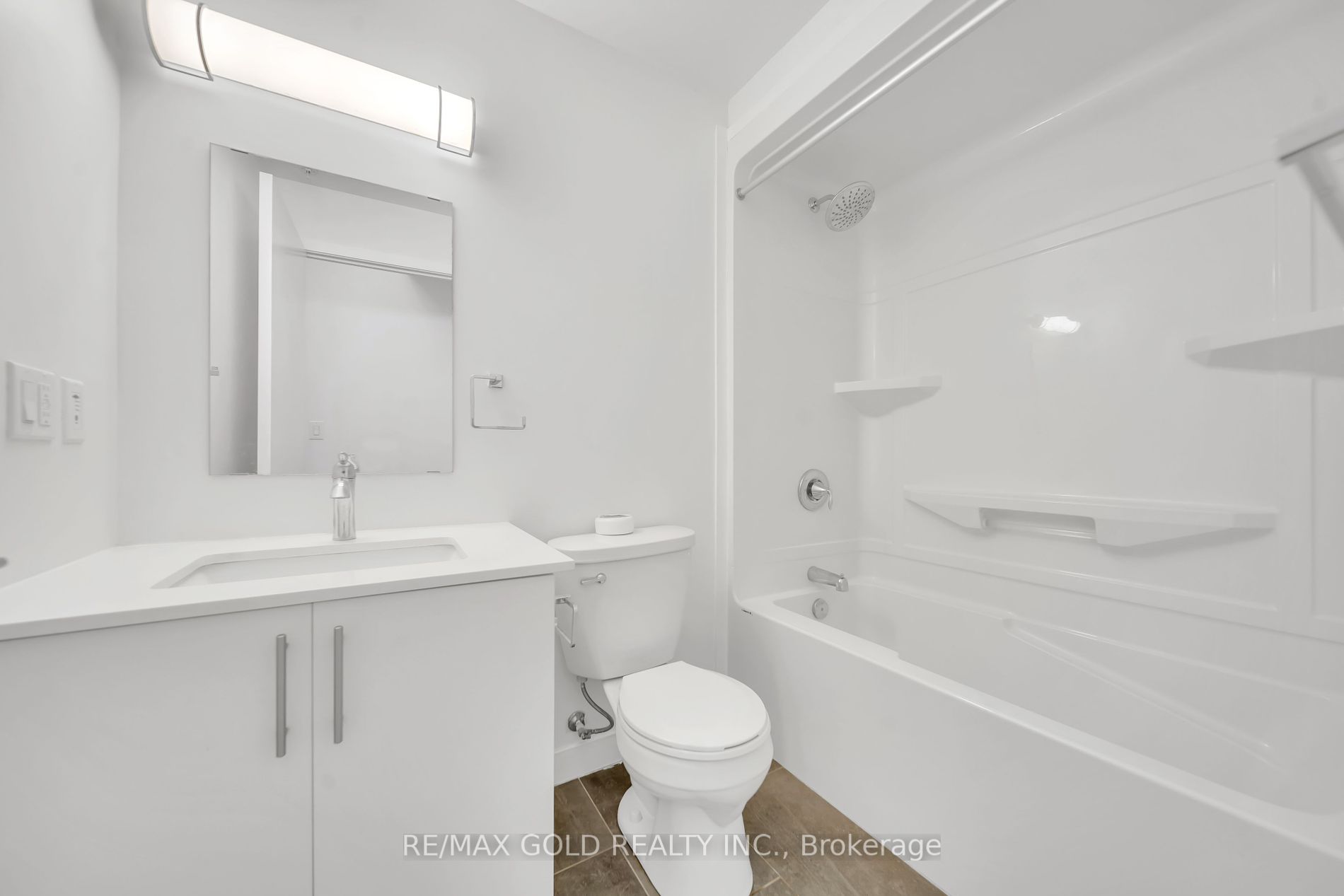 128 King Street N #803