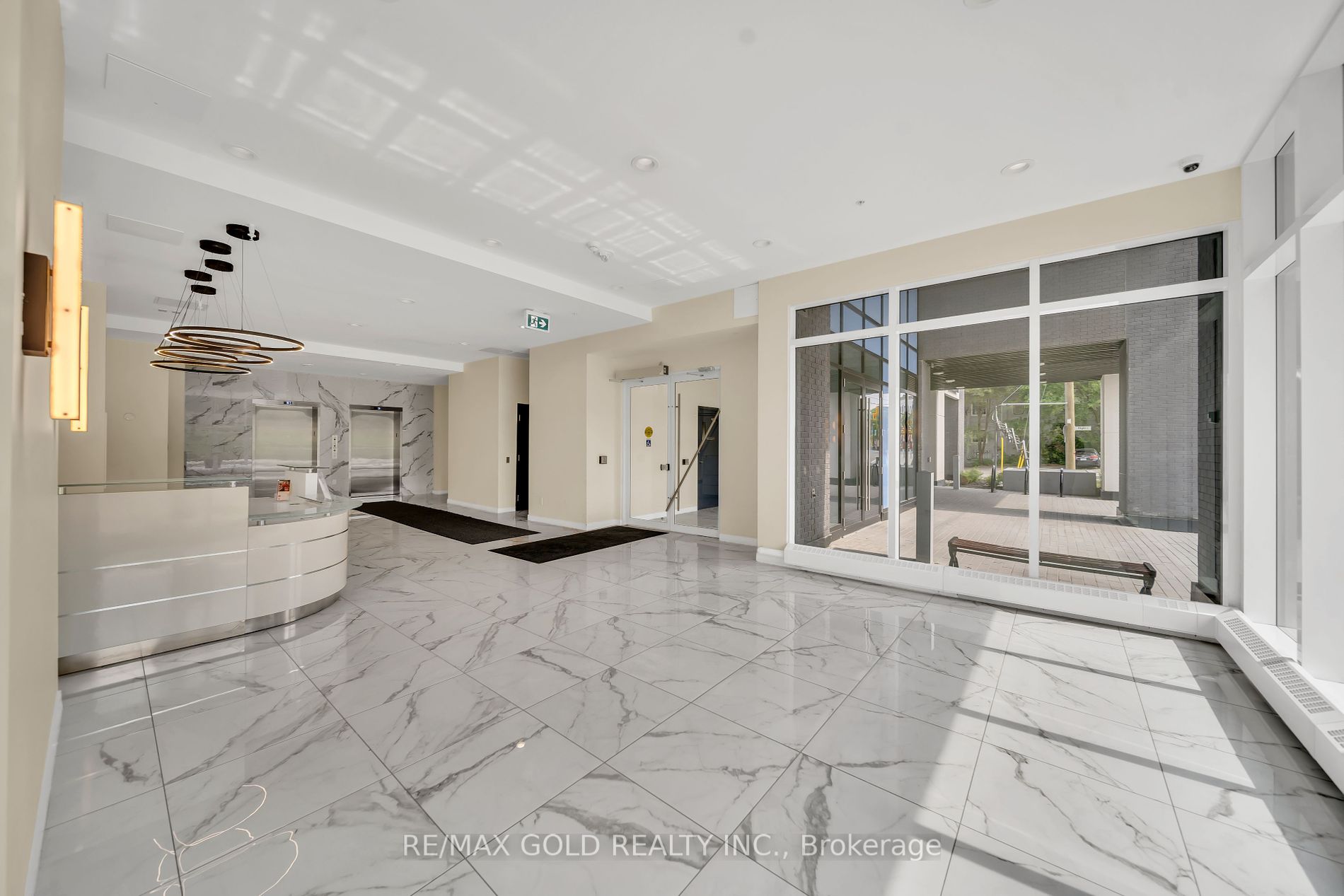 128 King Street N #803