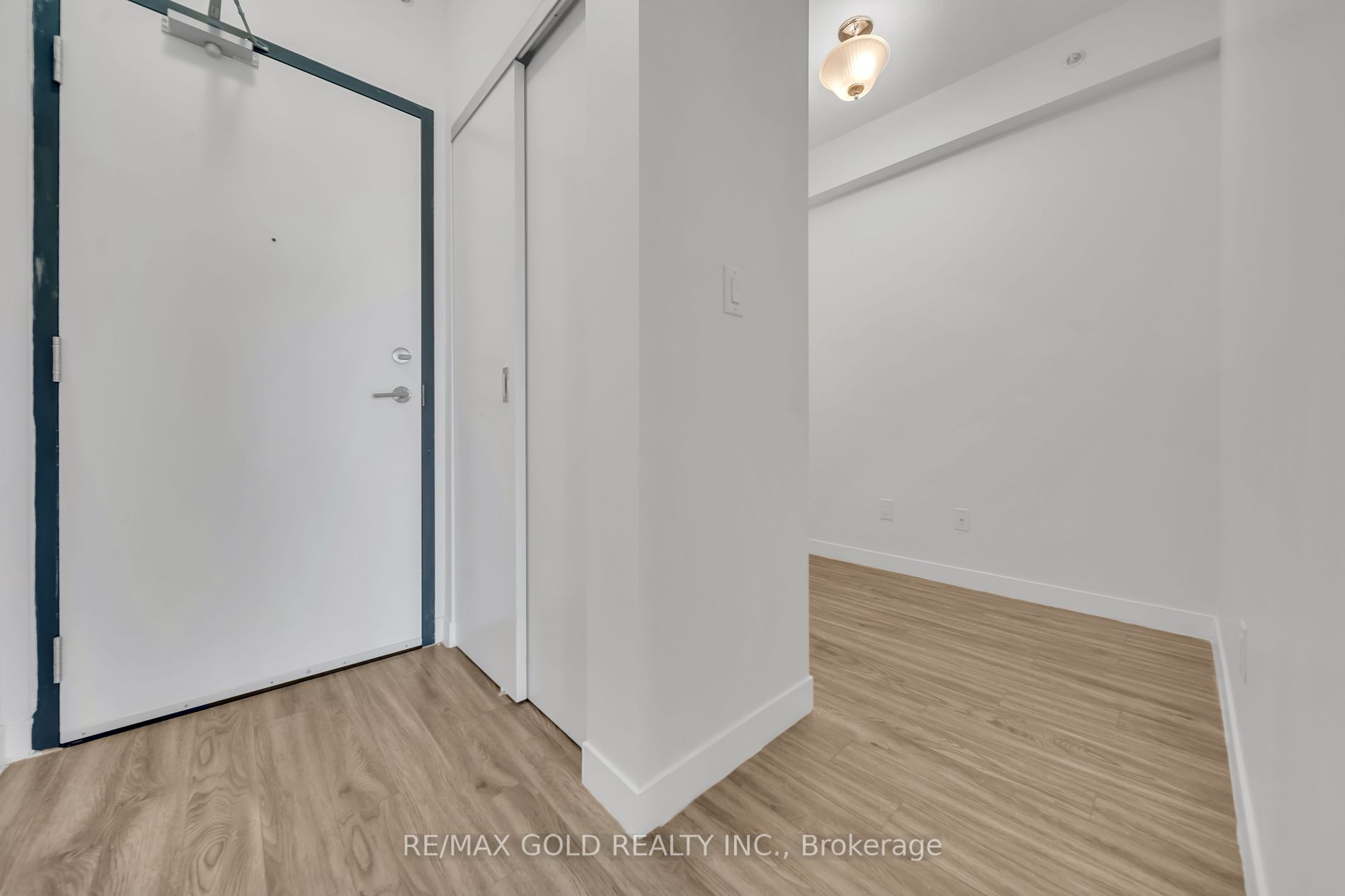 128 King Street N #803