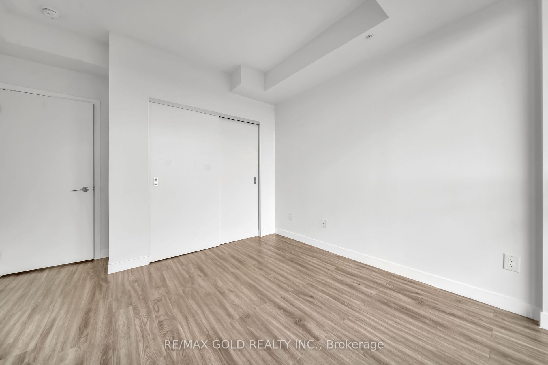 128 King Street N #803