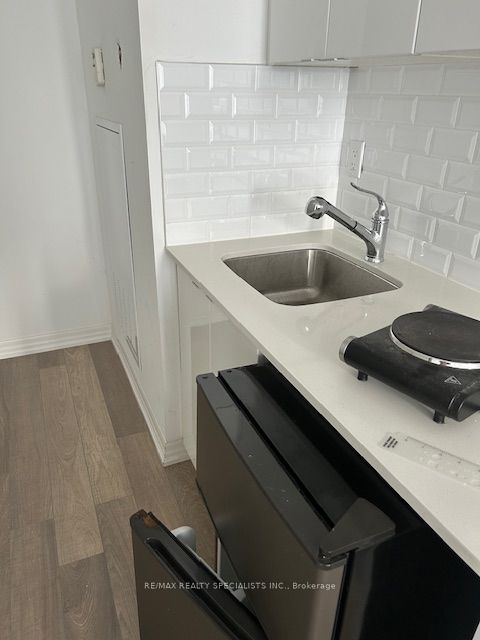 560 North Service Road, #211