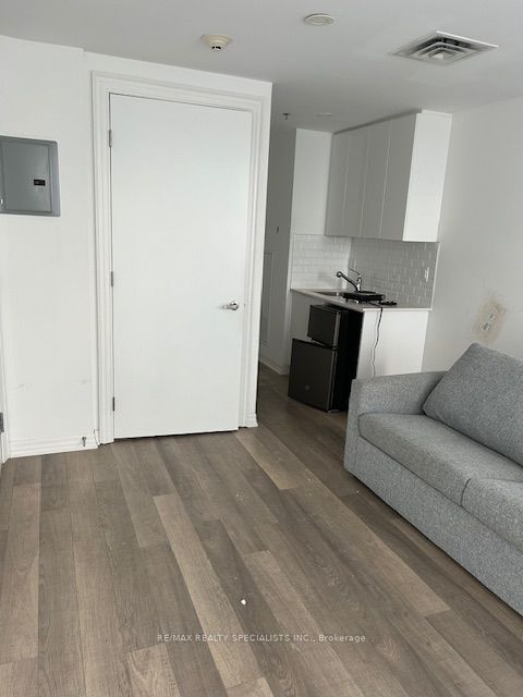 560 North Service Road, #211