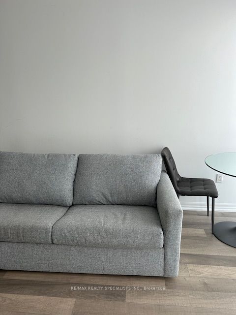 560 North Service Road, #211