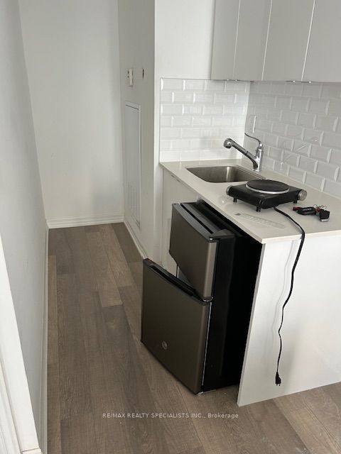 560 North Service Road, #211