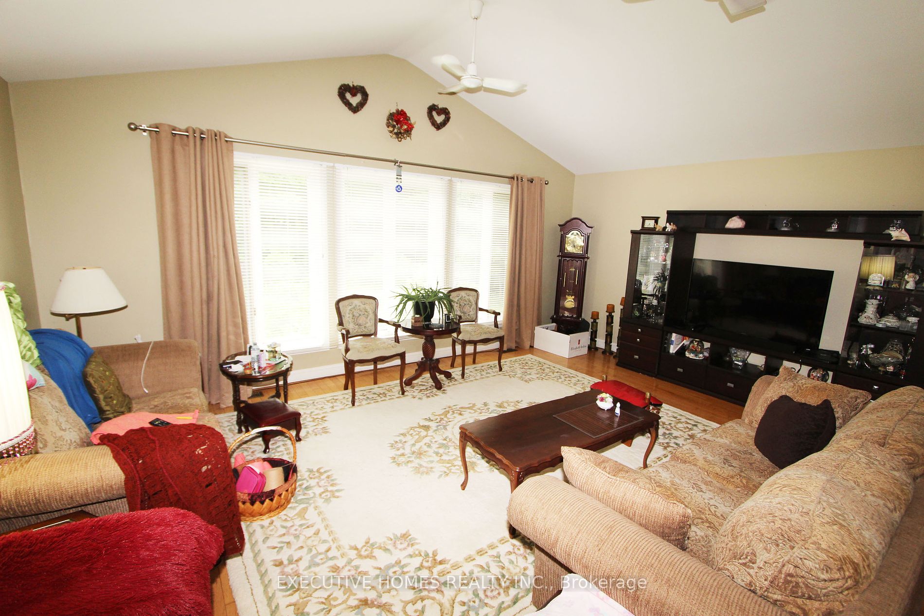 28 Woodlawn Drive