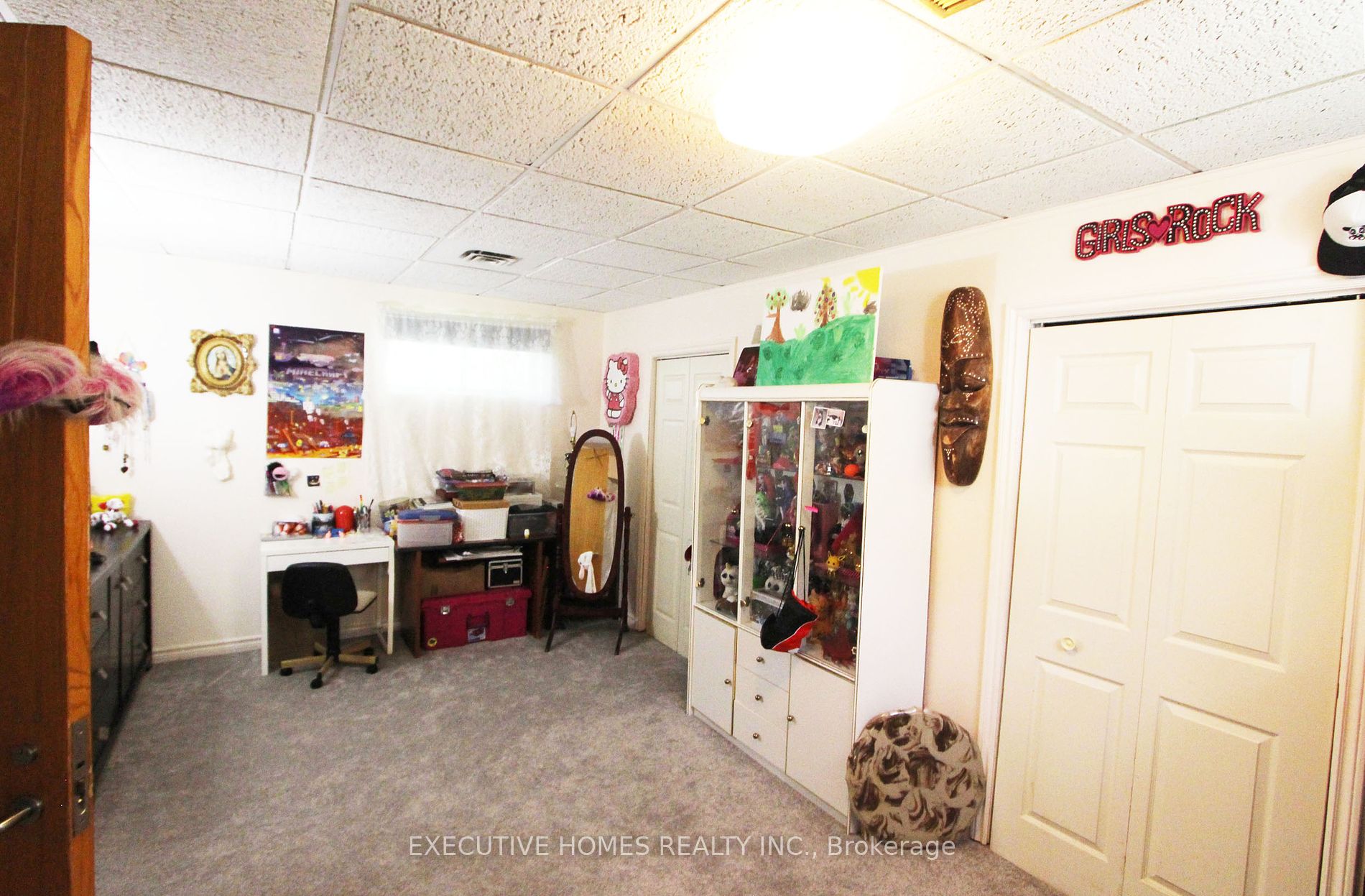 28 Woodlawn Drive